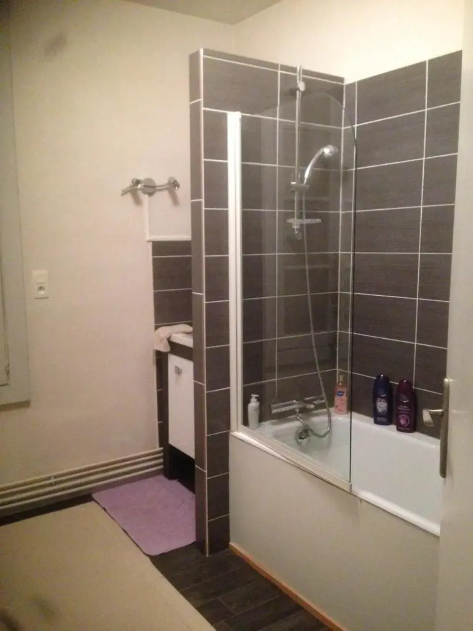 Double Room with Private Bathroom - single occupancy in L'Ecrin Double Room with Private Bathroom - single occupancy in L'Ecrin