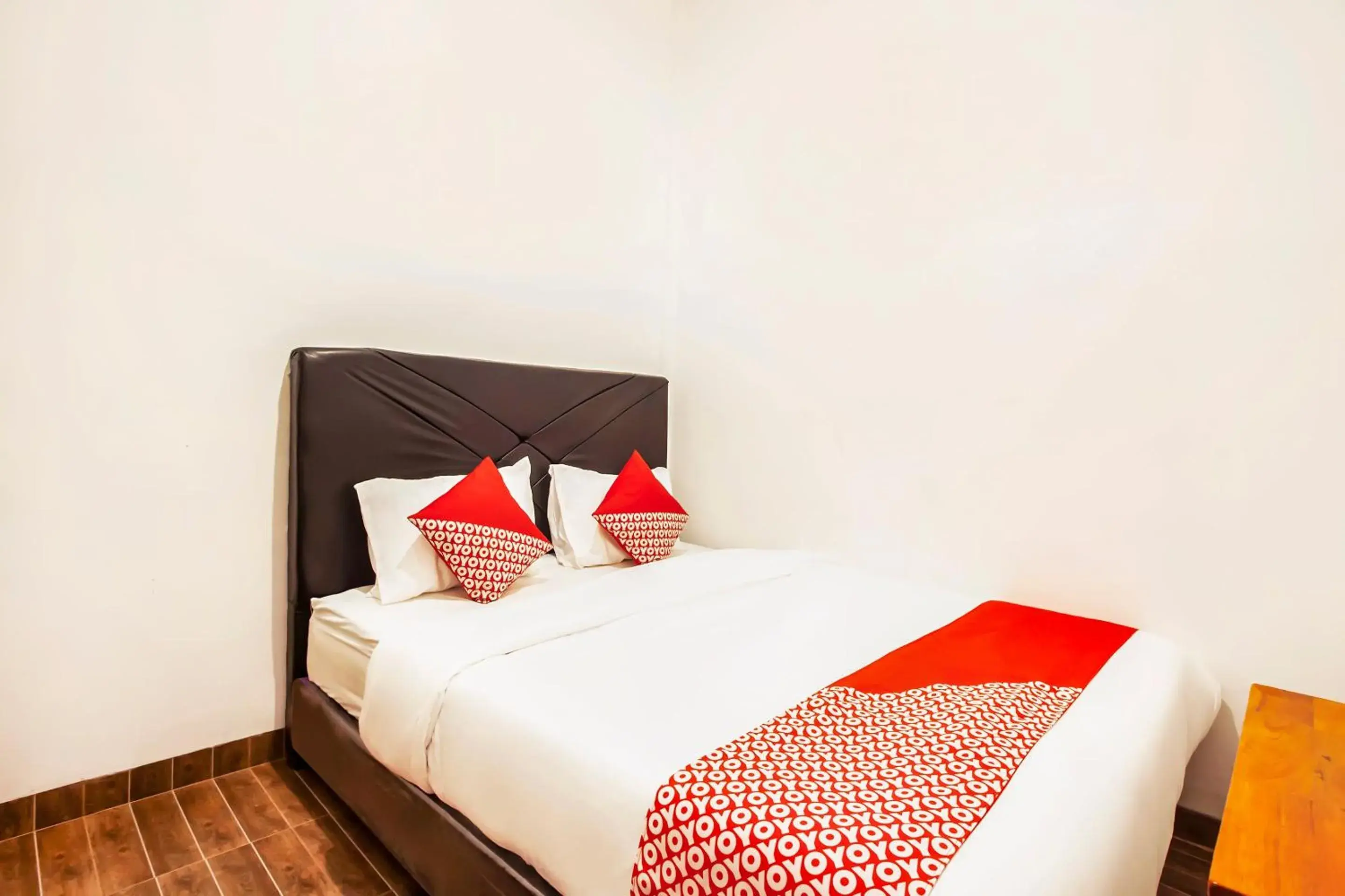 Standard Double Room in Hotel O Sutomo Inn Standard Double Room in Hotel O Sutomo Inn