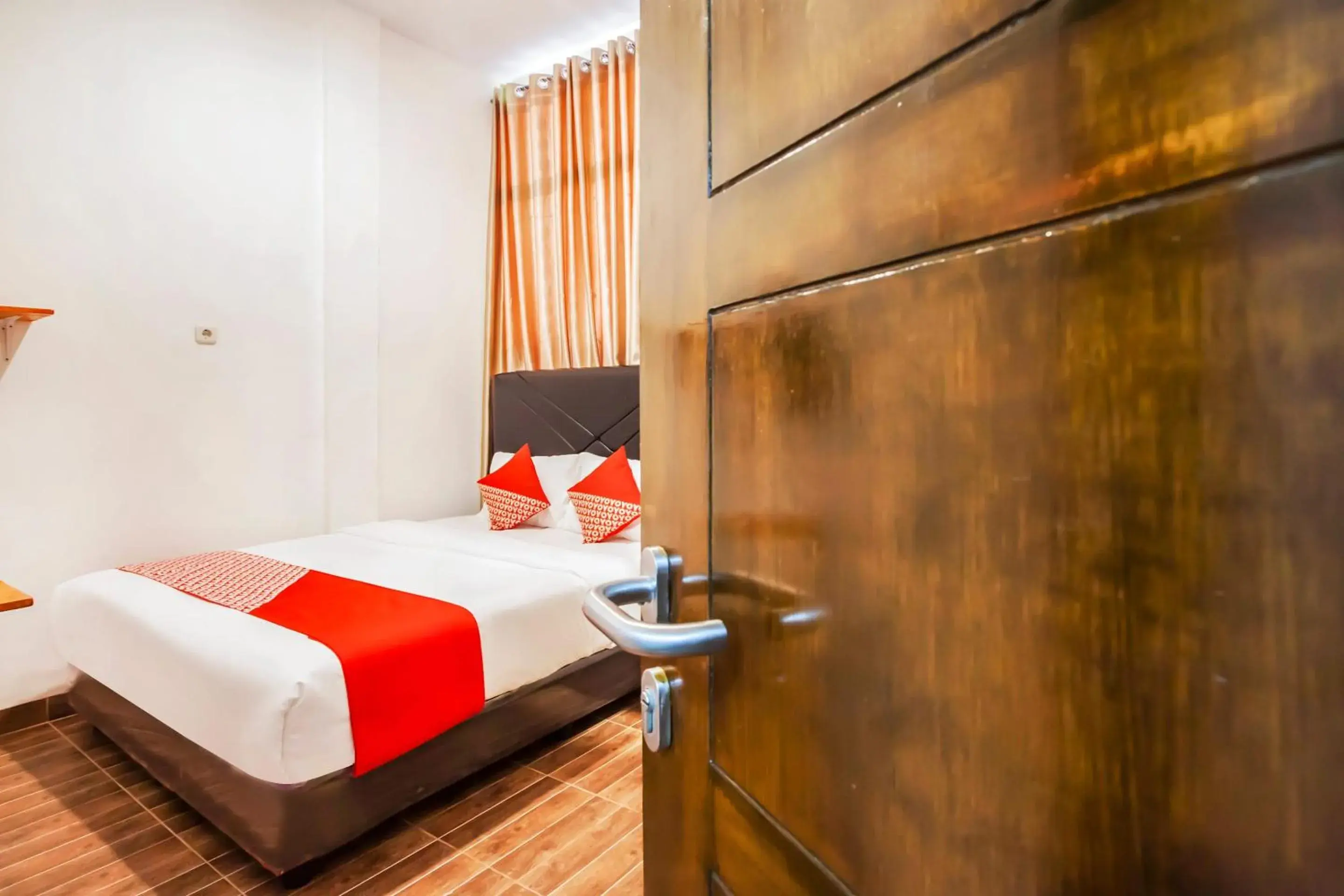 Deluxe Double Room in Hotel O Sutomo Inn Deluxe Double Room in Hotel O Sutomo Inn