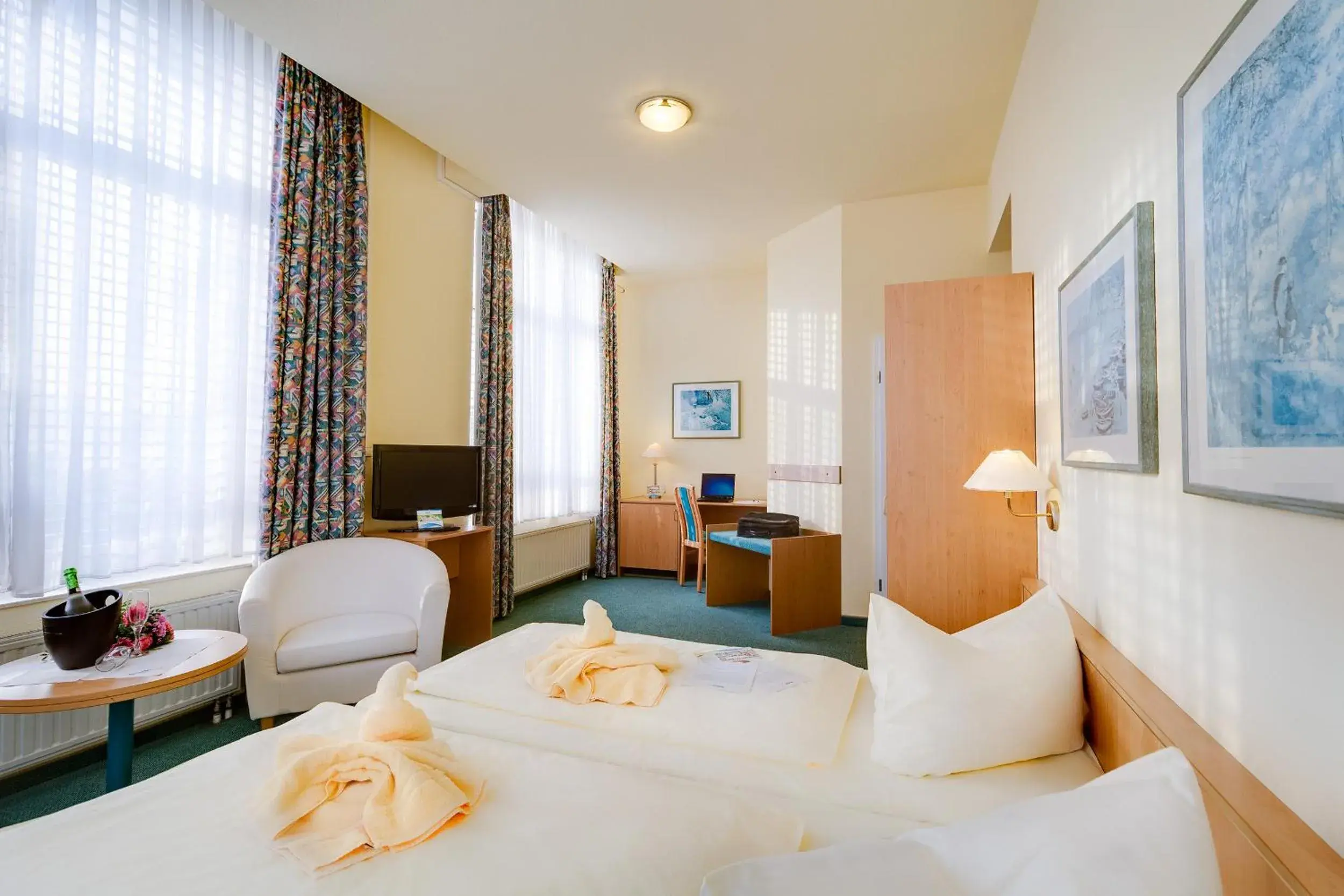 Comfort Double Room in Hotel Alte Klavierfabrik Meißen Comfort Double Room in Hotel Alte Klavierfabrik Meißen