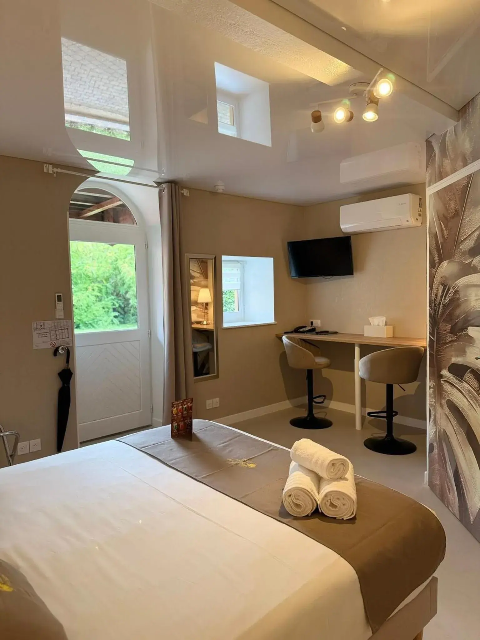 Double Room - Disability Access in Hôtel Au Coq Dort Spa Double Room - Disability Access in Hôtel Au Coq Dort Spa