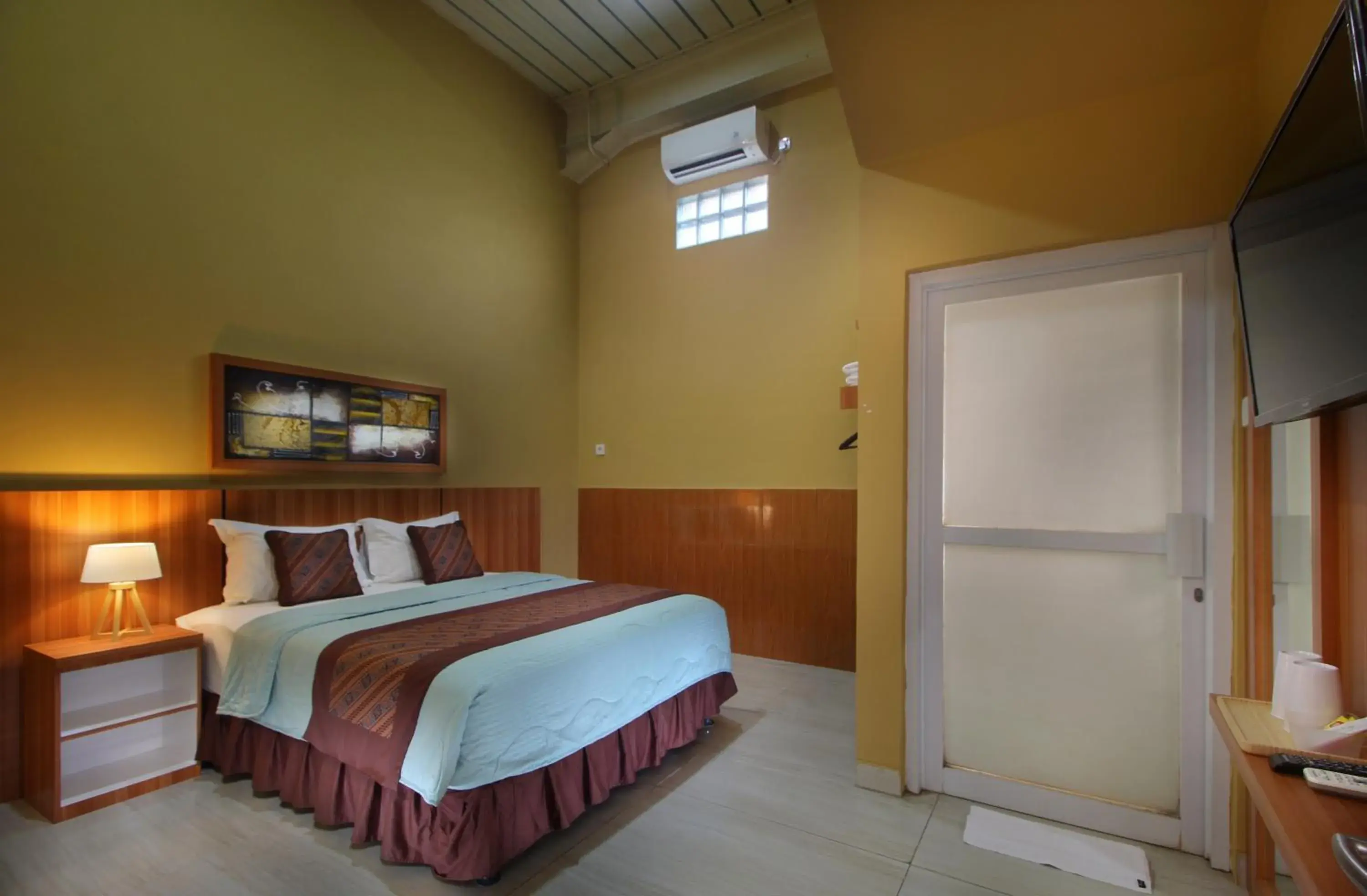 Superior Double Room in Hotel Radyoharto Mallioboro Yogyakarta Superior Double Room in Hotel Radyoharto Mallioboro Yogyakarta