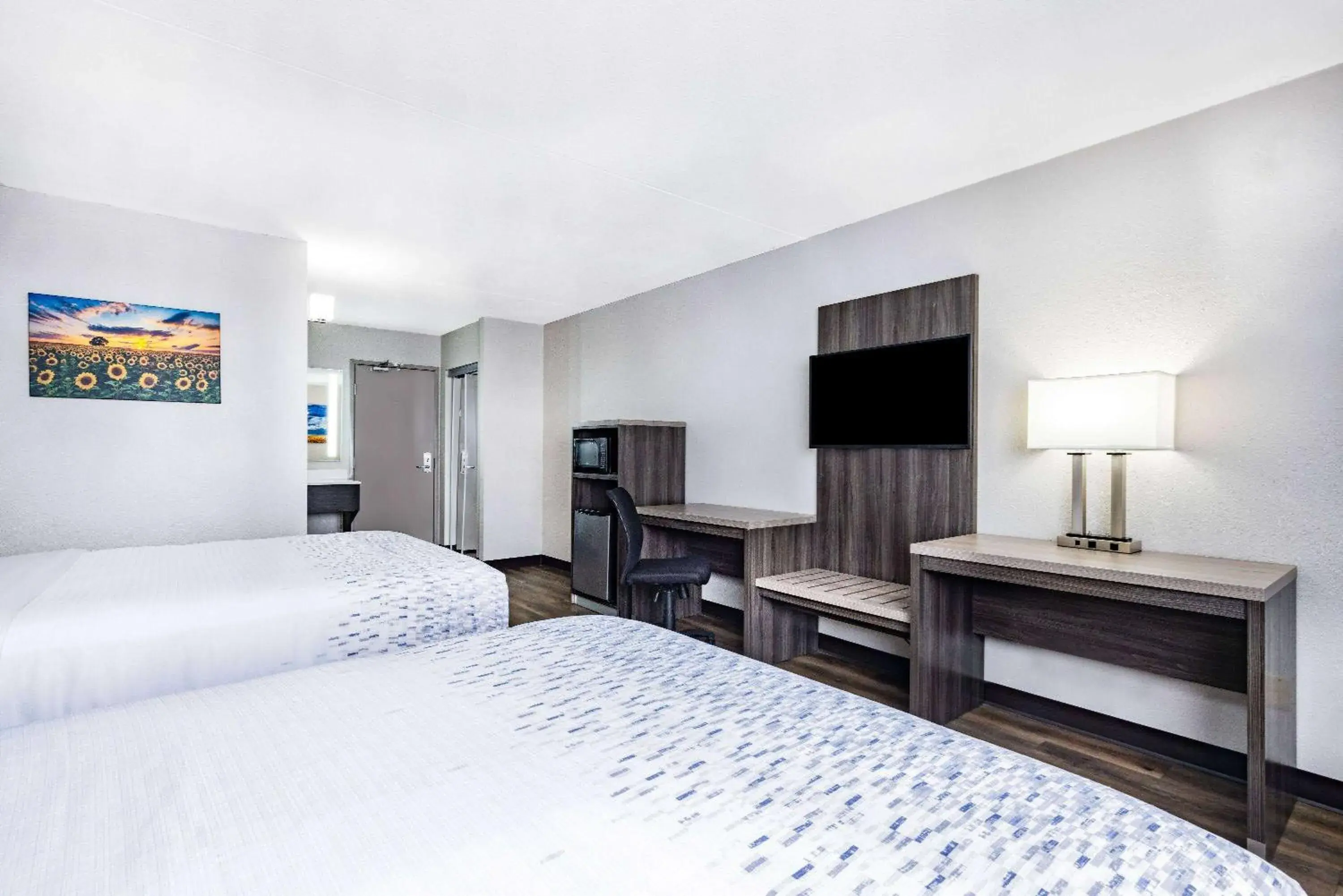 Queen Room with Two Queen Beds - Non-Smoking in Wingate by Wyndham Wichita Airport Queen Room with Two Queen Beds - Non-Smoking in Wingate by Wyndham Wichita Airport