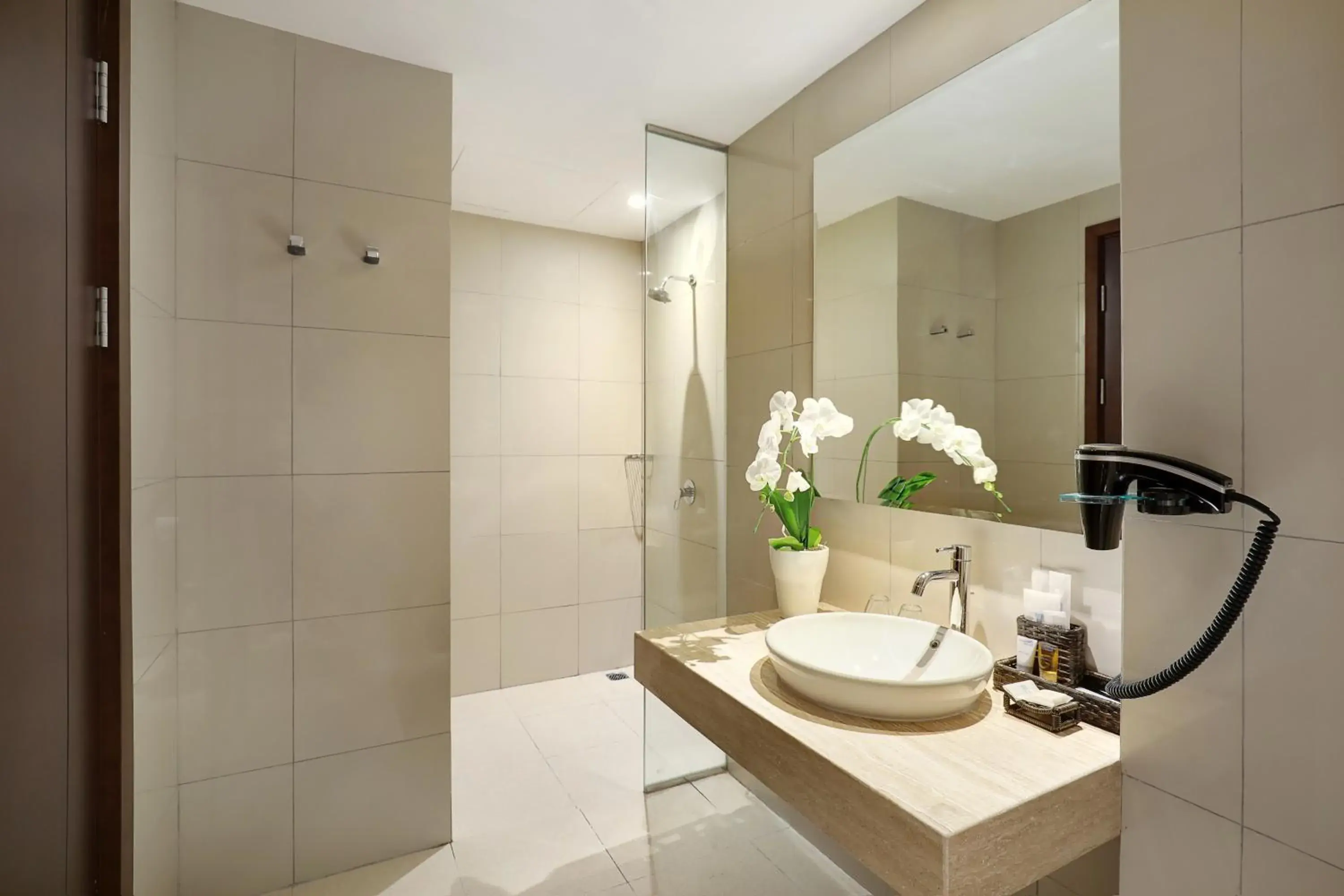 Deluxe Twin Room in Yuan Garden Pasar Baru Deluxe Twin Room in Yuan Garden Pasar Baru