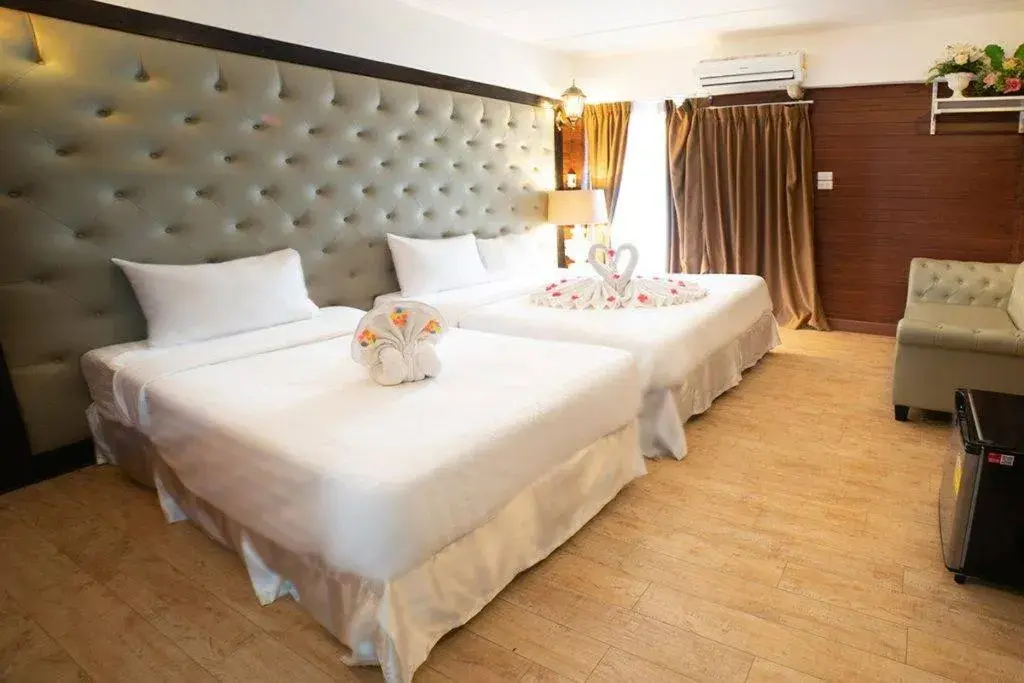 Deluxe Triple Room in @42 Residence Deluxe Triple Room in @42 Residence