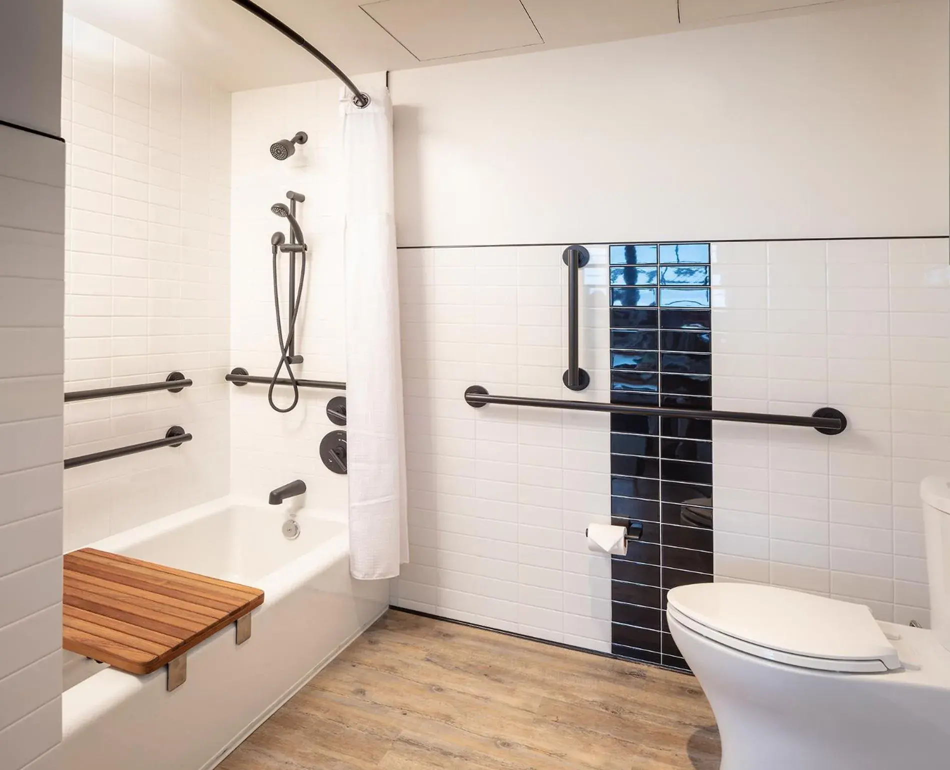 Queen Room - Disability Access in Hammetts Hotel Queen Room - Disability Access in Hammetts Hotel