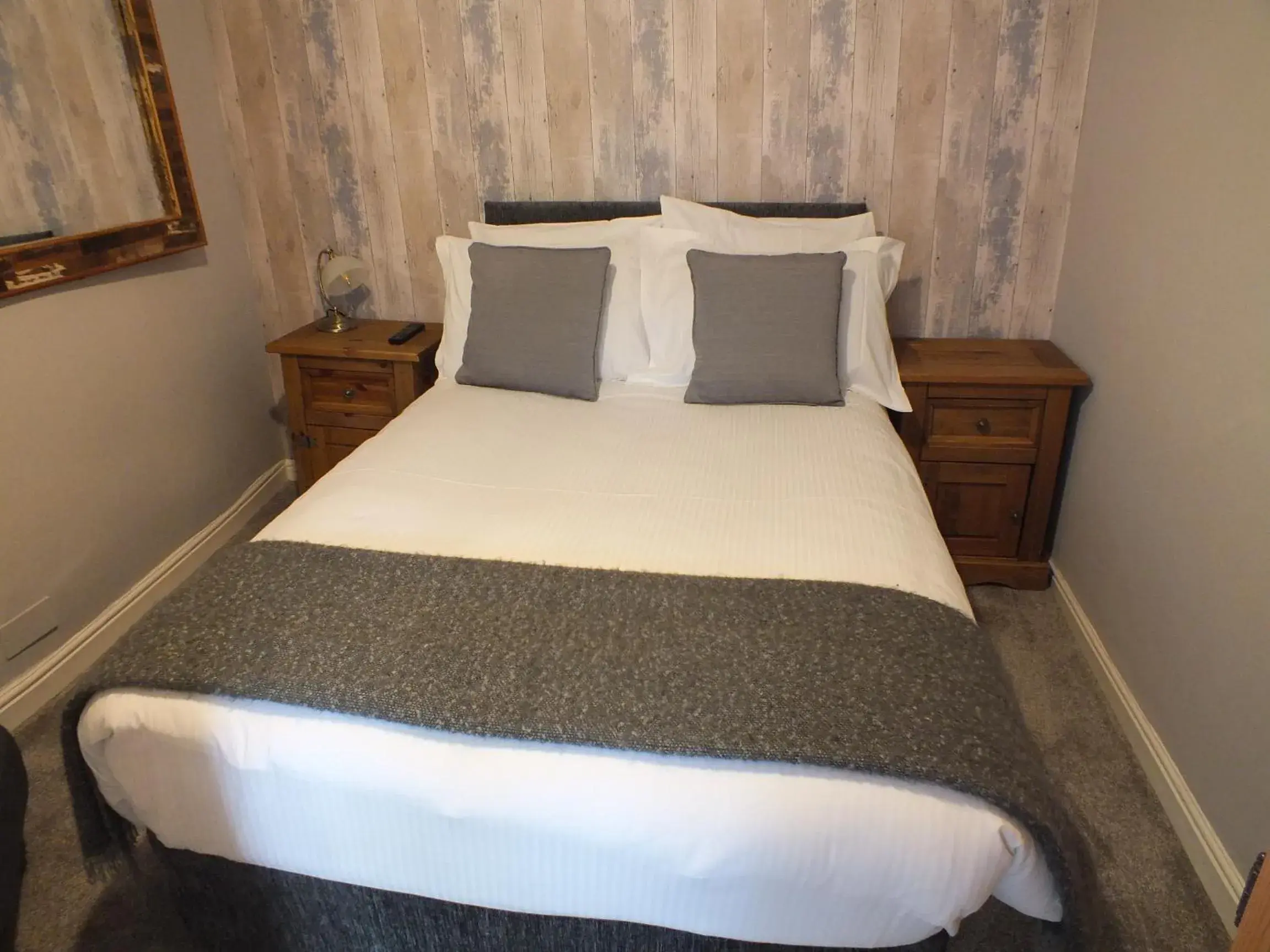 Comfort Double Room in Devonshire Arms Inn Comfort Double Room in Devonshire Arms Inn