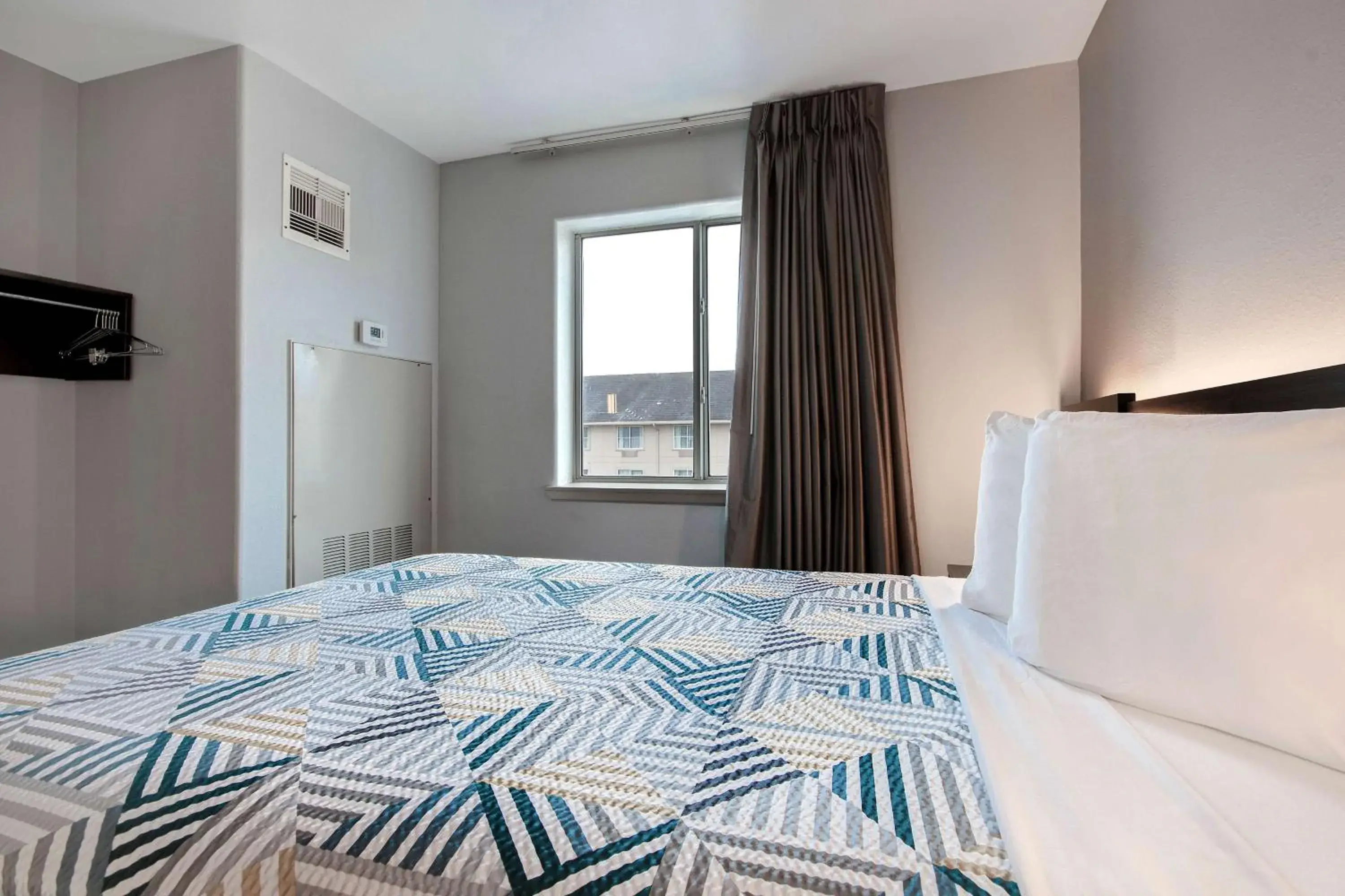 Queen Room - single occupancy - Disability Access - Non-Smoking in Motel 6-Pharr, TX Queen Room - single occupancy - Disability Access - Non-Smoking in Motel 6-Pharr, TX