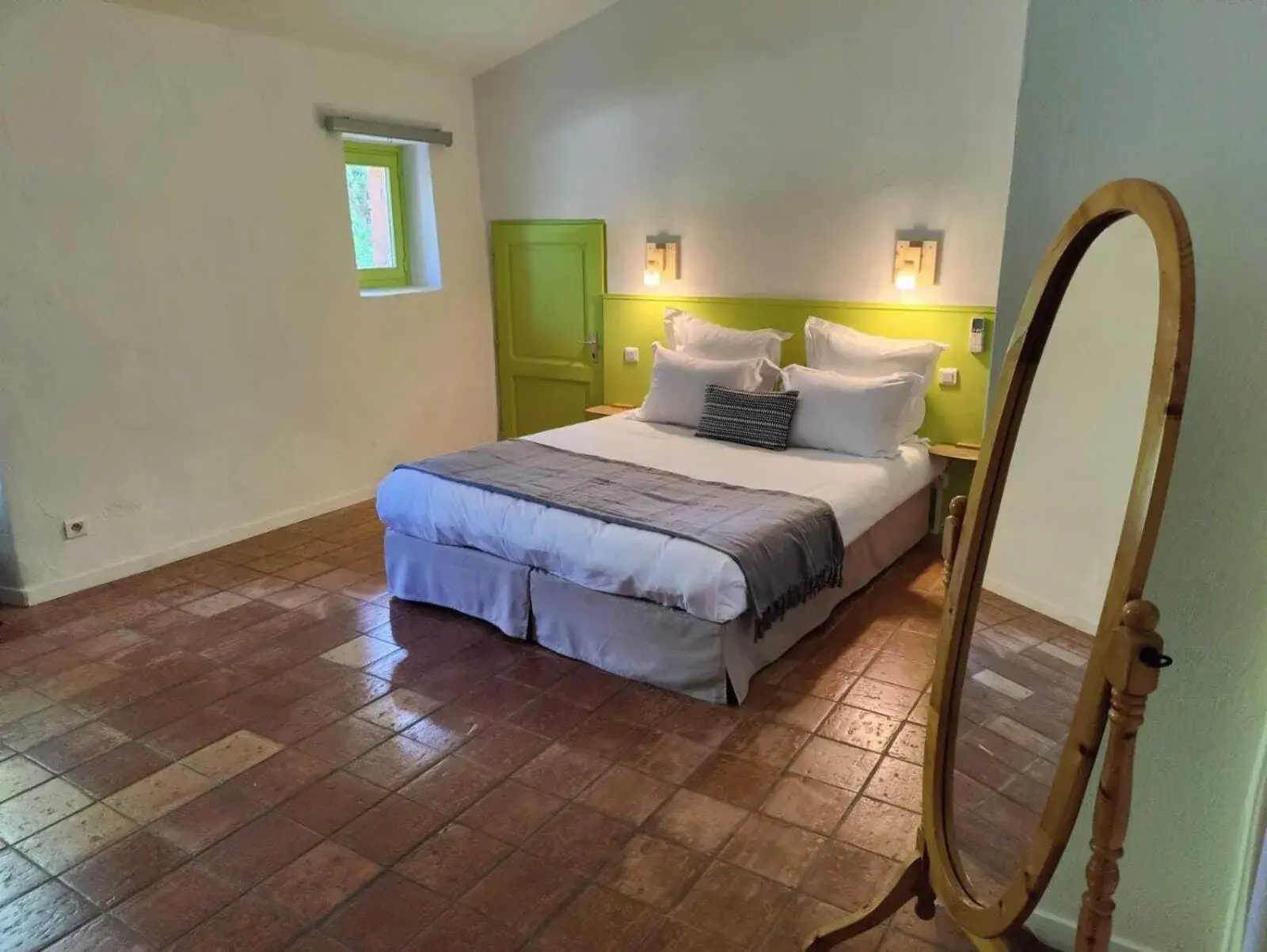 Comfort Triple Room in Le Mas des Laurels Comfort Triple Room in Le Mas des Laurels