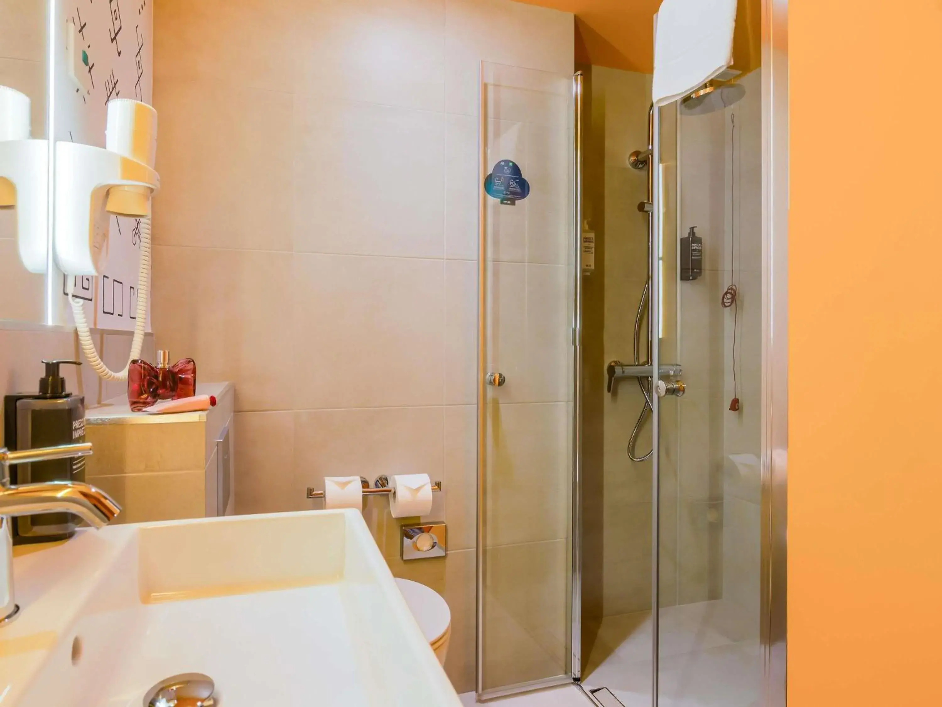 Superior Twin Room in ibis Styles Bucharest City Center Superior Twin Room in ibis Styles Bucharest City Center