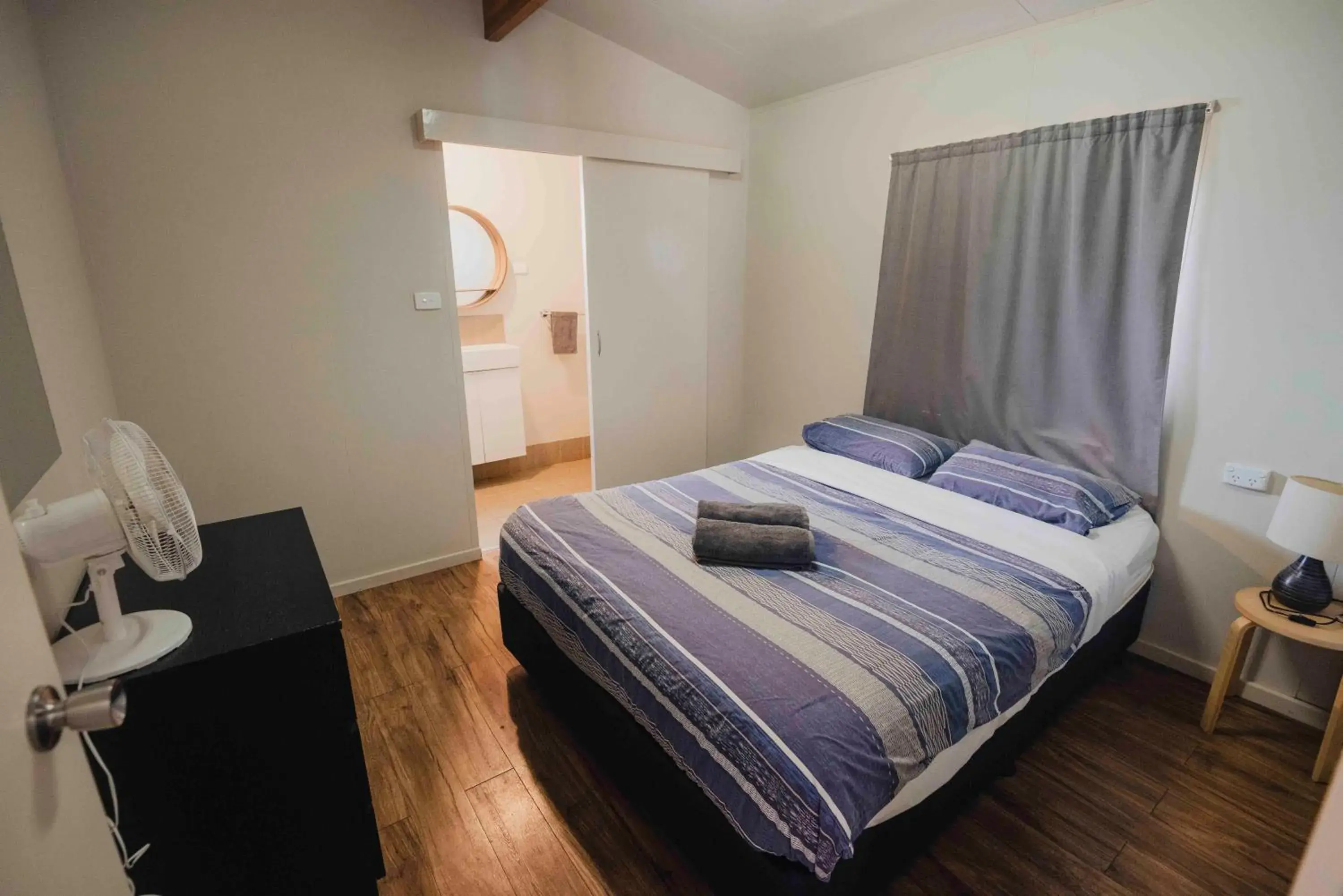 Deluxe Chalet with Ensuite in Capricorn Holiday Park Deluxe Chalet with Ensuite in Capricorn Holiday Park