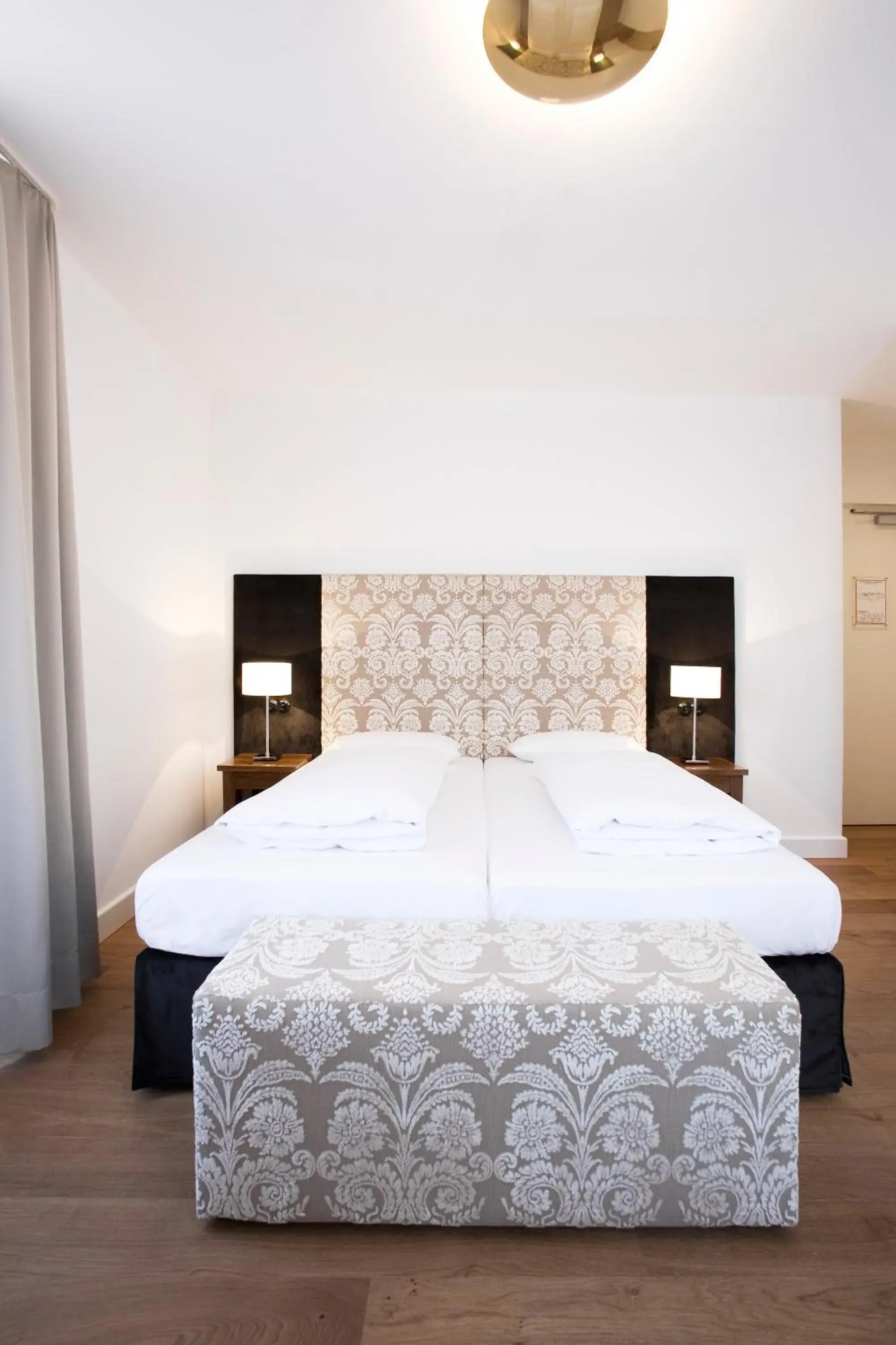 Large Deluxe Double Room - single occupancy in Hotel Schwarzwälder Hof Large Deluxe Double Room - single occupancy in Hotel Schwarzwälder Hof