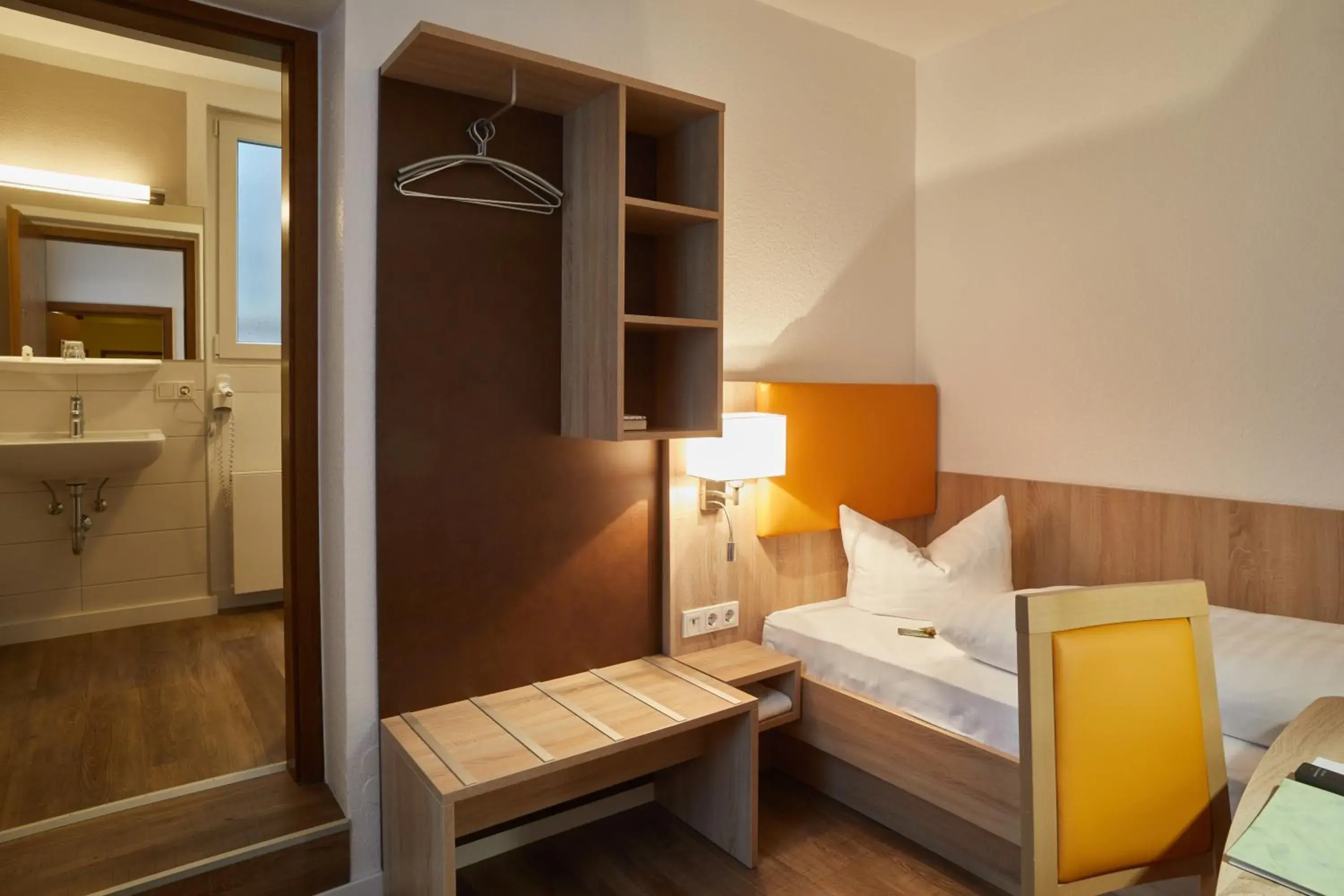 Economy Single Room - single occupancy in Hotel Zur Traube Economy Single Room - single occupancy in Hotel Zur Traube
