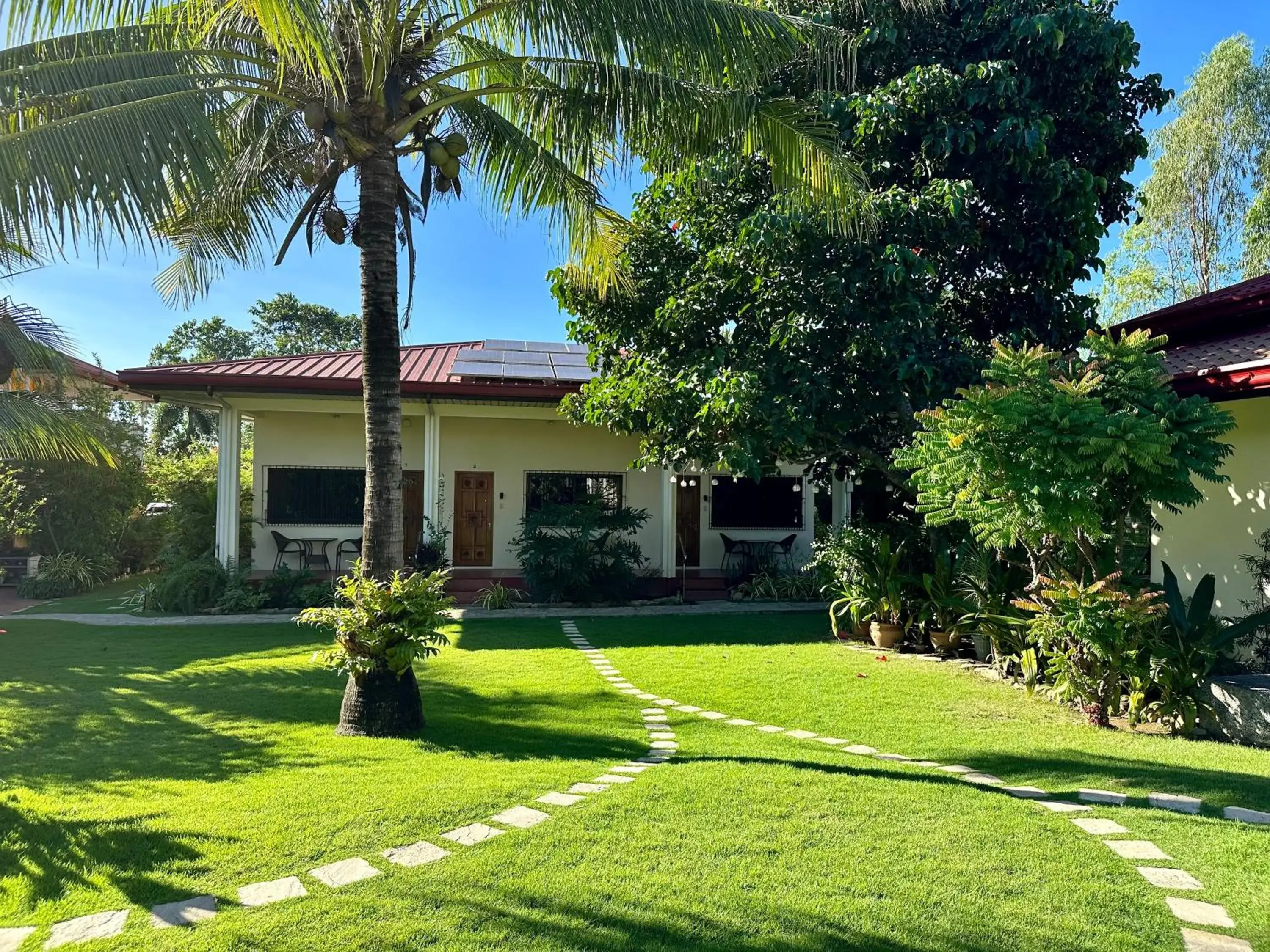 Deluxe King Room in Strutz Art Garden Resort Deluxe King Room in Strutz Art Garden Resort