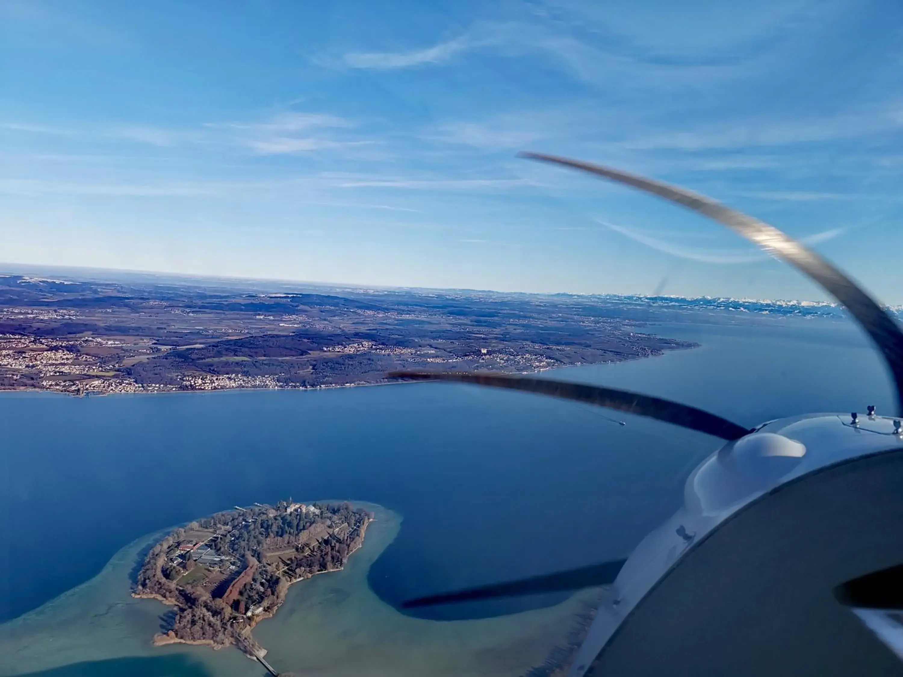 Double Room with extra bed and large Community terrace in BnB Fliegerhaeusle Hagnau 24h Self Check In Double Room with extra bed and large Community terrace in BnB Fliegerhaeusle Hagnau 24h Self Check In