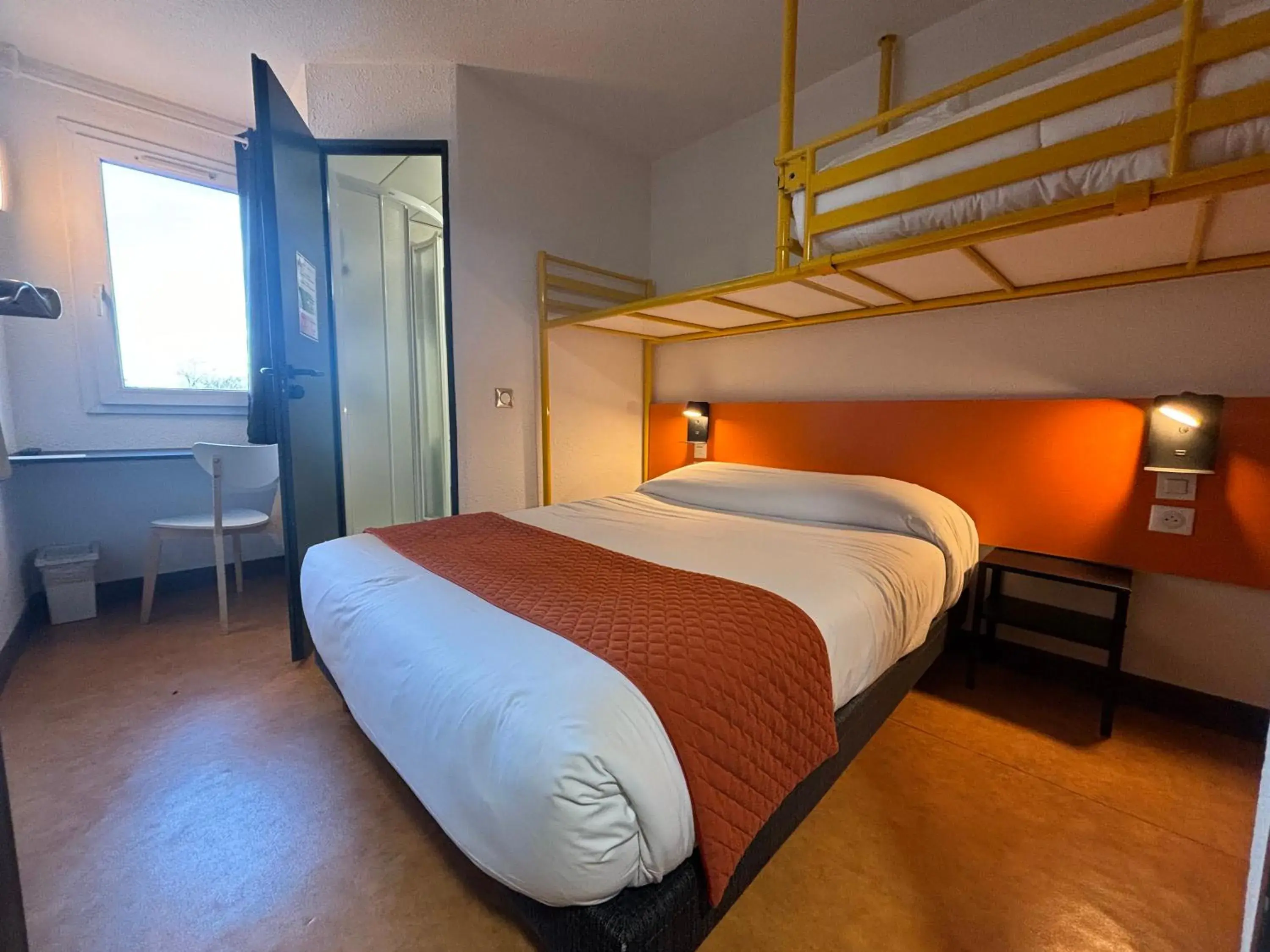 Standard Triple Room in Face West Le Pontet Standard Triple Room in Face West Le Pontet