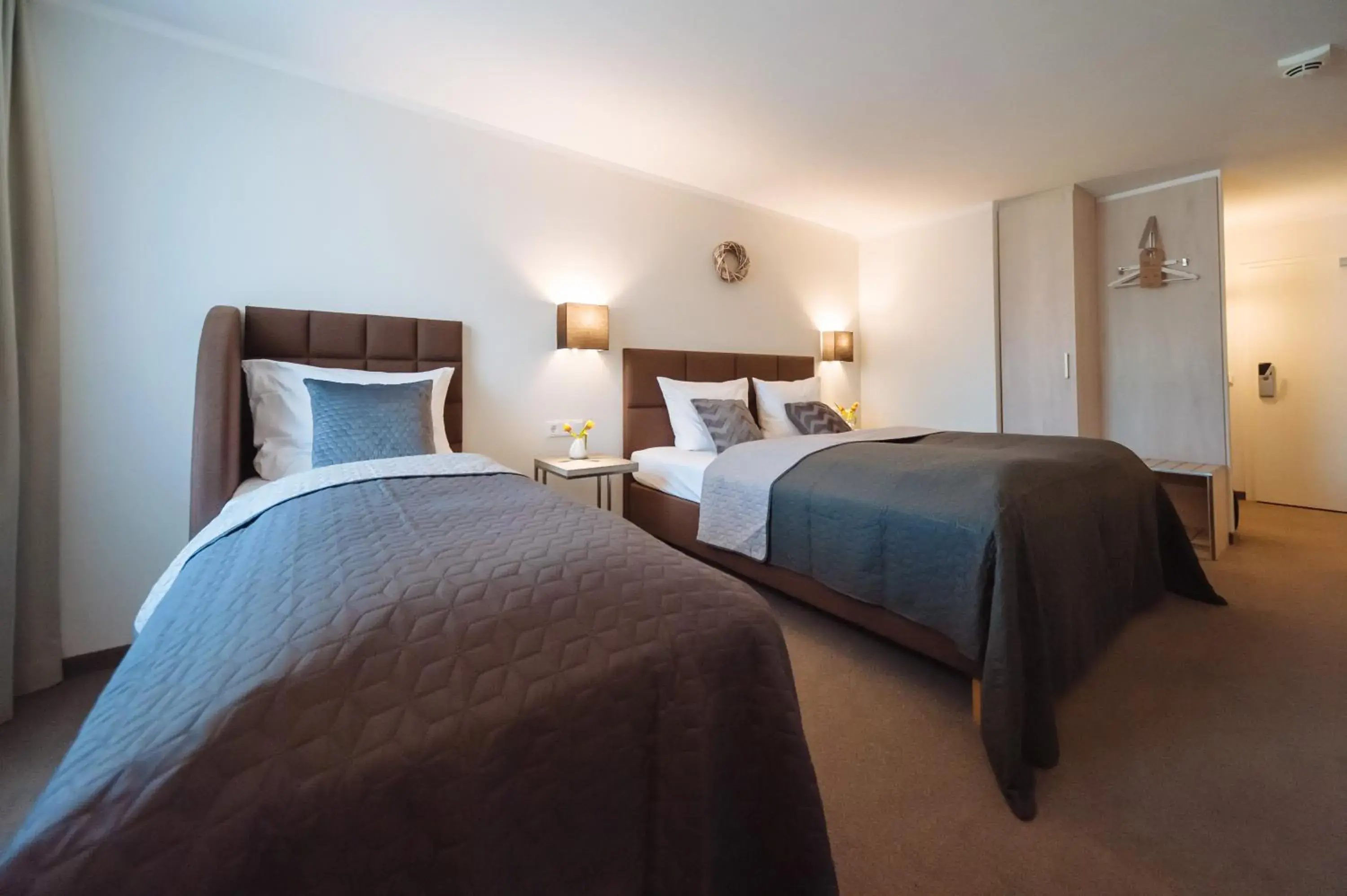 Standard Triple Room in Landhotel Potsdam Standard Triple Room in Landhotel Potsdam