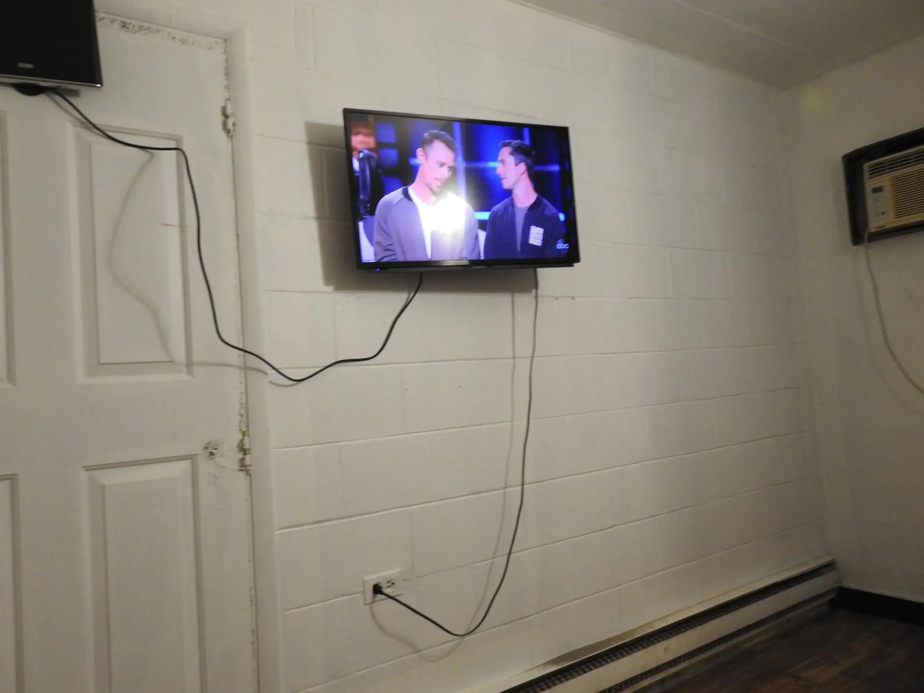 LAWRENCEBURG MOTEL LAWRENCEBURG MOTEL