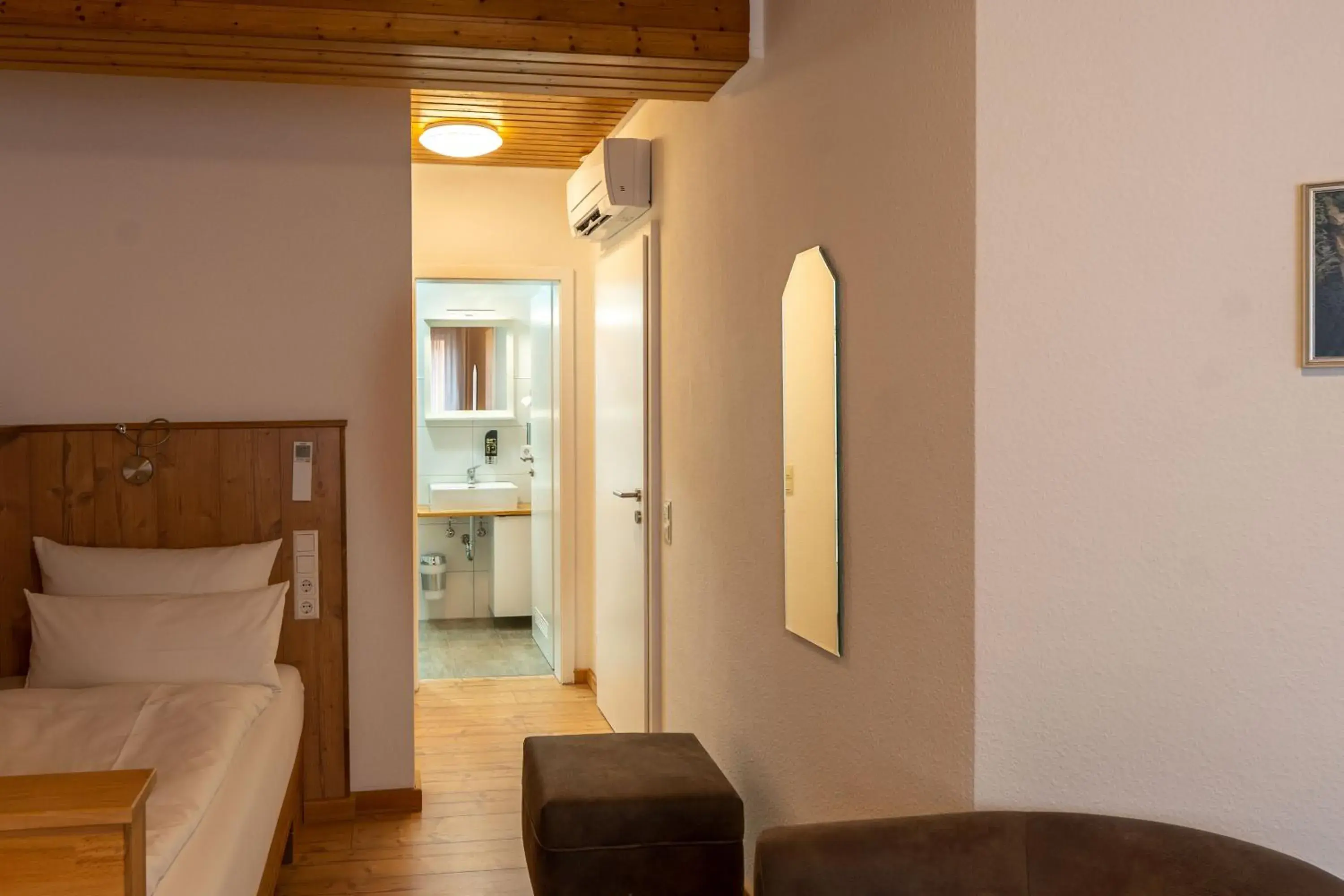 Economy Single Room - single occupancy in Hotel Post mit Klimaanlage Economy Single Room - single occupancy in Hotel Post mit Klimaanlage