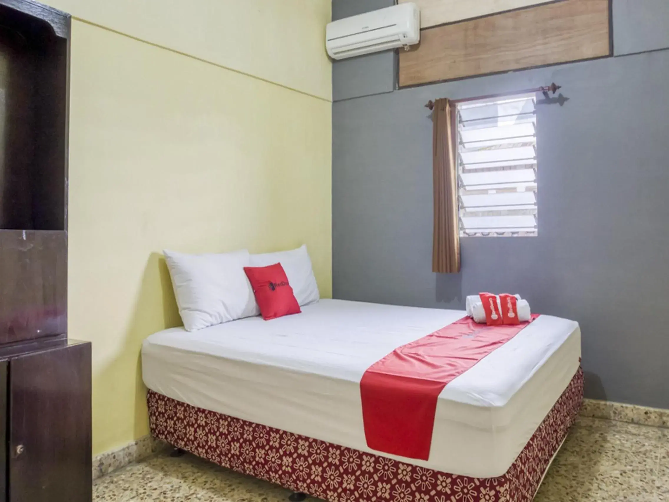 Double Room in RedDoorz Syariah @ Lempuyangan Double Room in RedDoorz Syariah @ Lempuyangan