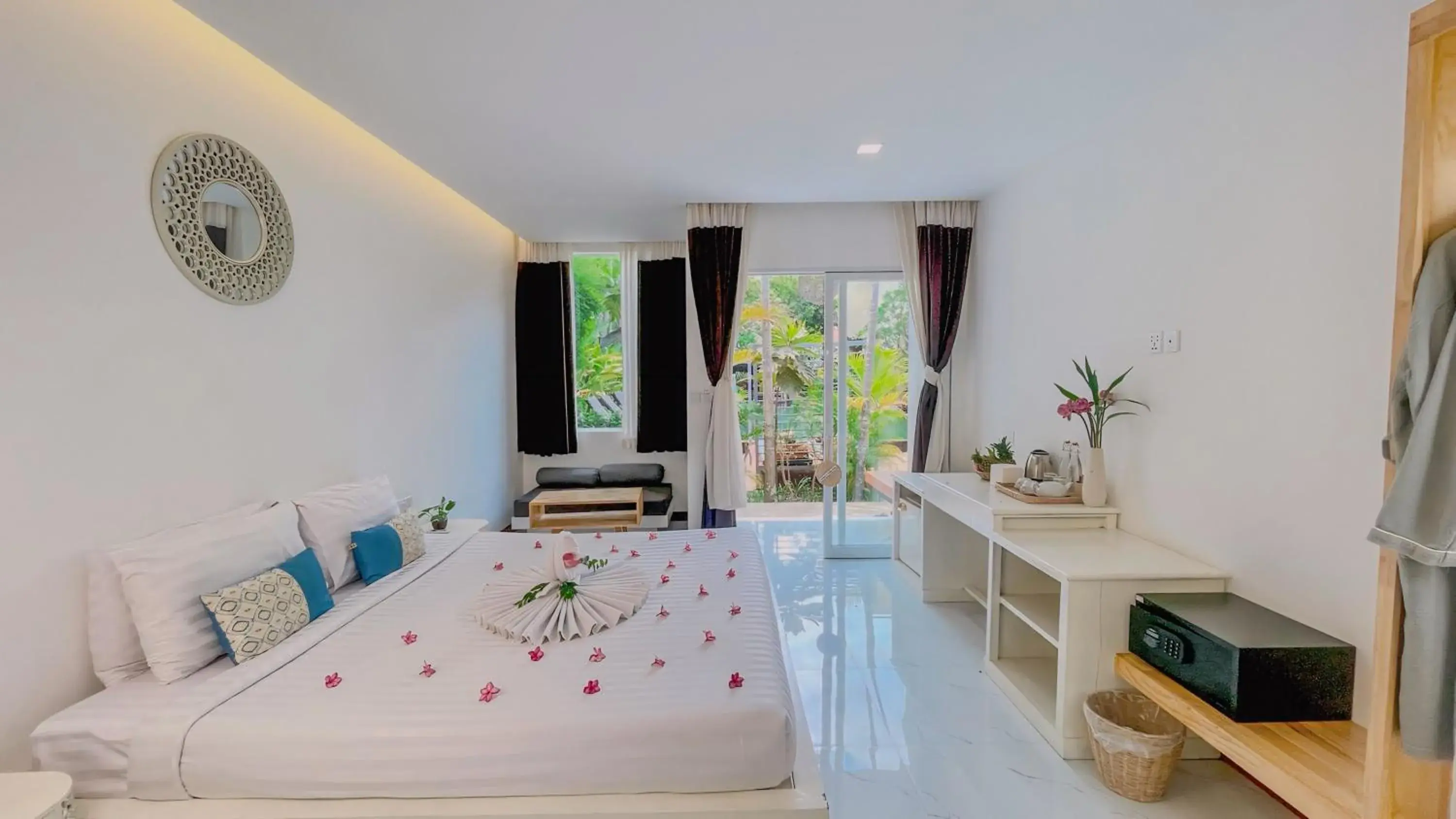 Studio Double With Terrace Pool Access - Free Pick Up in Home Indochine D'angkor Hotel Studio Double With Terrace Pool Access - Free Pick Up in Home Indochine D'angkor Hotel