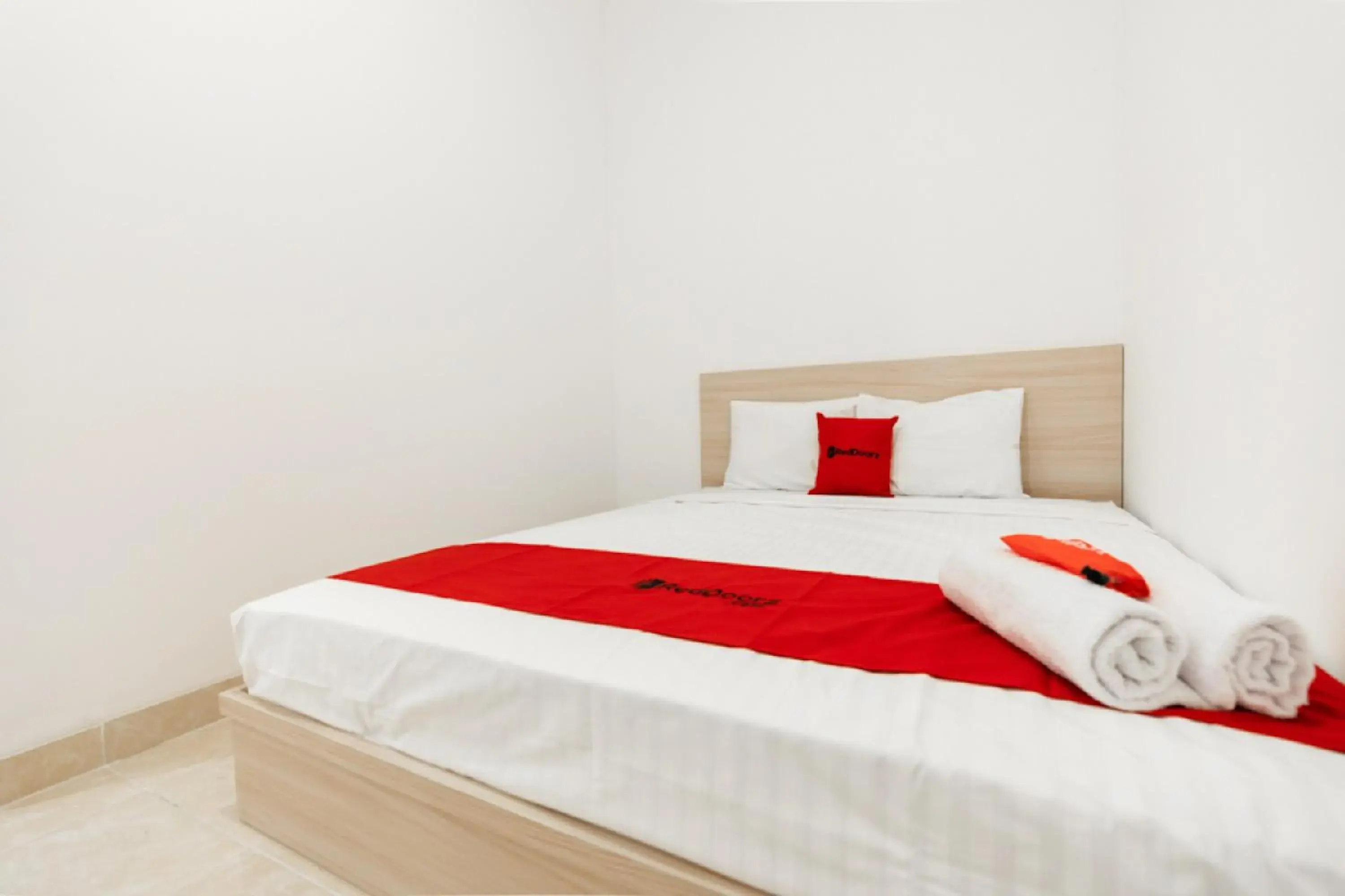 Double Room in RedDoorz @ Graha Cemerlang Maros Double Room in RedDoorz @ Graha Cemerlang Maros