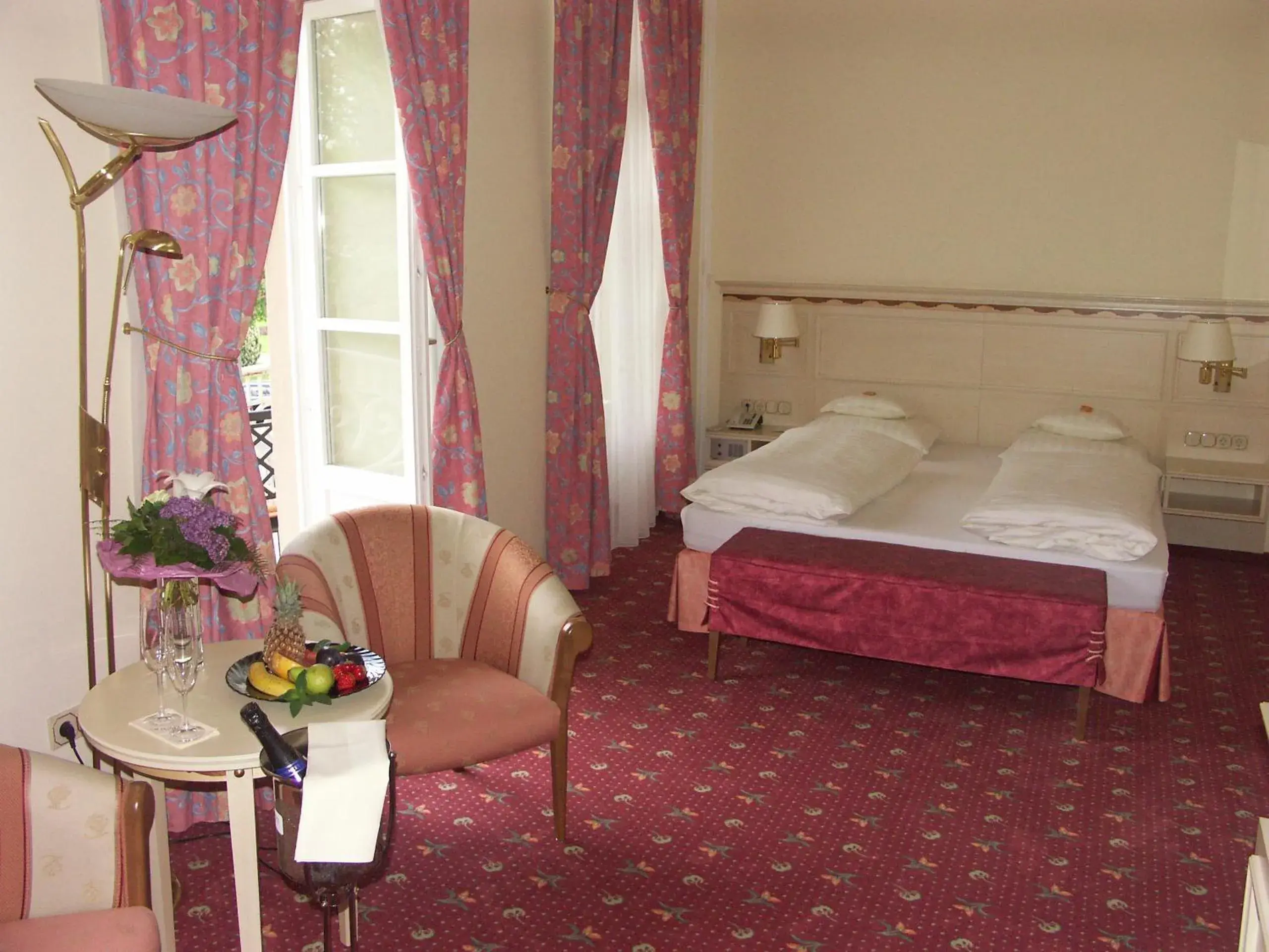 Comfort Double Room in Parkhotel Bad Homburg Comfort Double Room in Parkhotel Bad Homburg