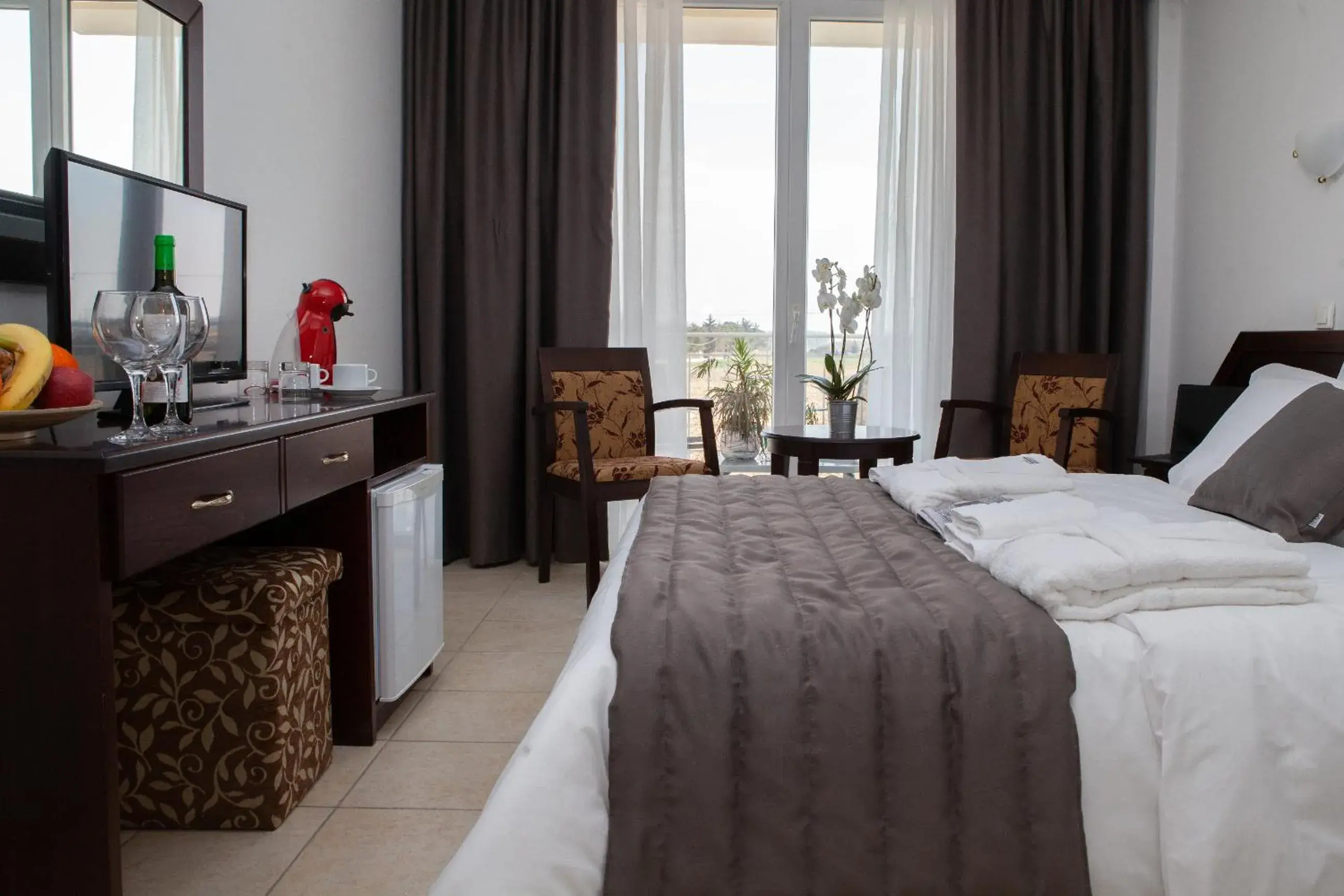 Deluxe Double Room in City Gate Hotel Airport Thessaloniki Deluxe Double Room in City Gate Hotel Airport Thessaloniki