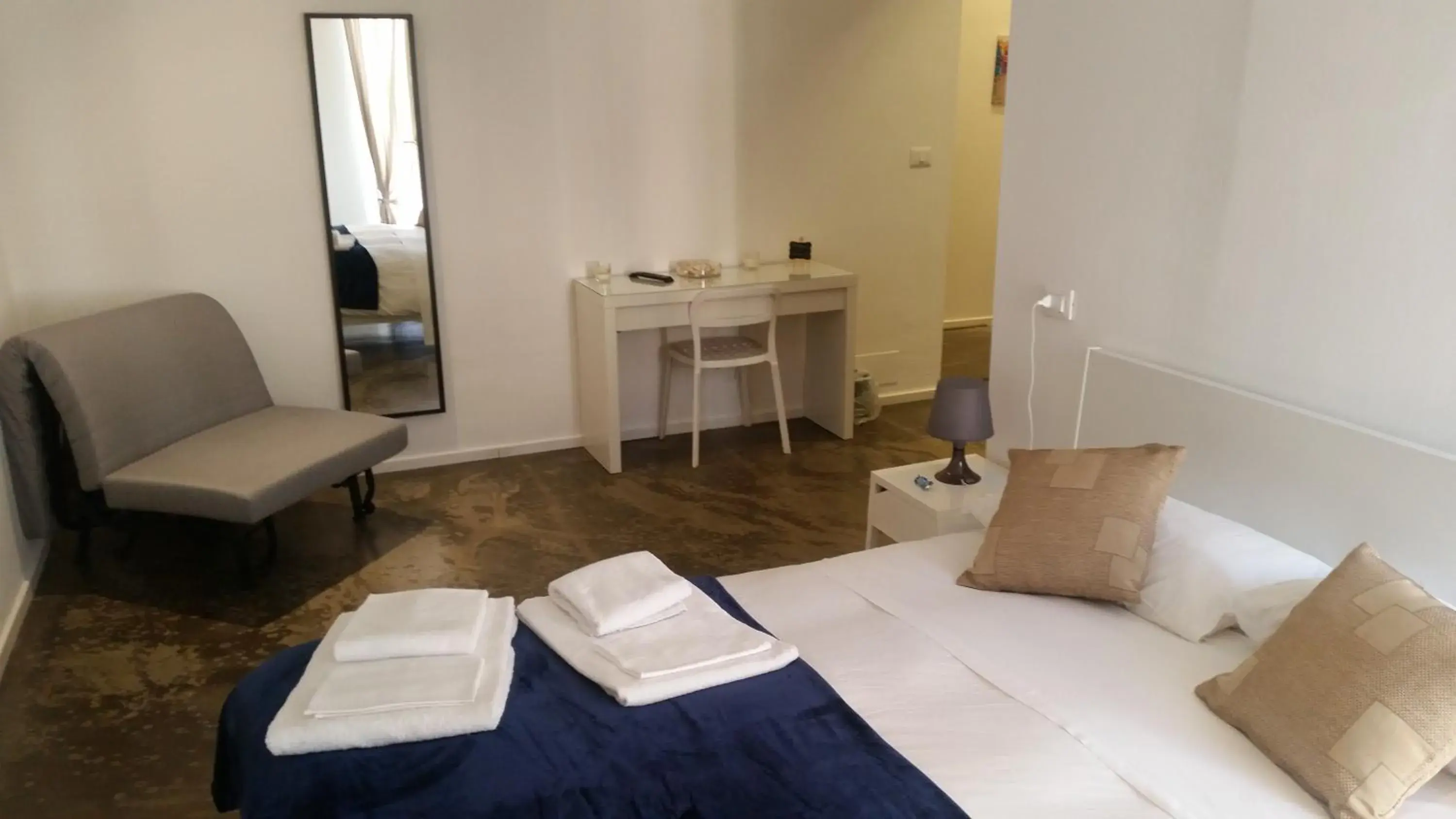 Suite with Balcony - single occupancy in Palermo Rooms Suite with Balcony - single occupancy in Palermo Rooms