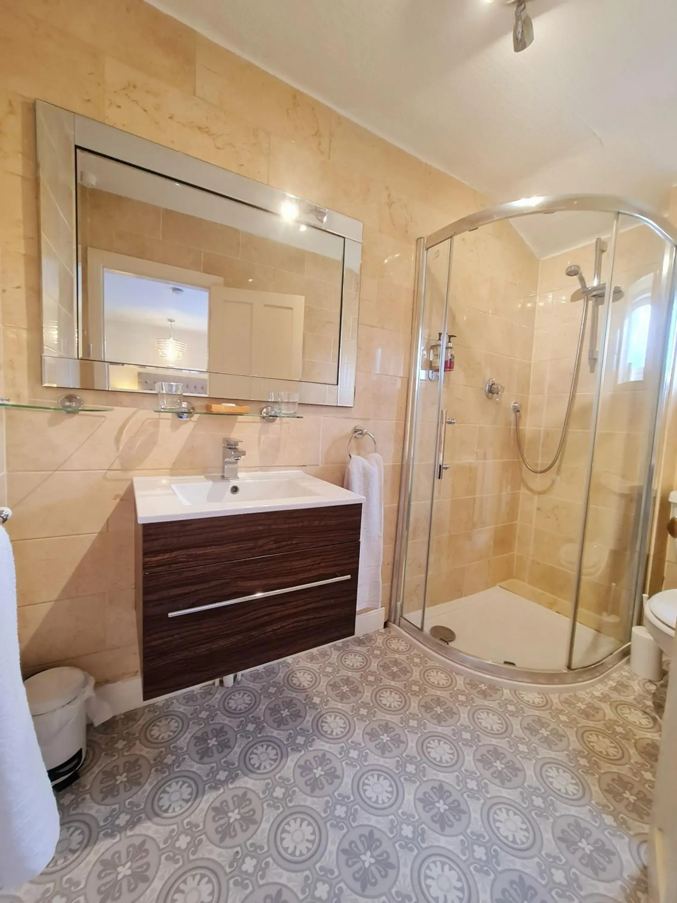 Double Room with Garden View in Beaufort Lodge - Town centre - Free parking Double Room with Garden View in Beaufort Lodge - Town centre - Free parking