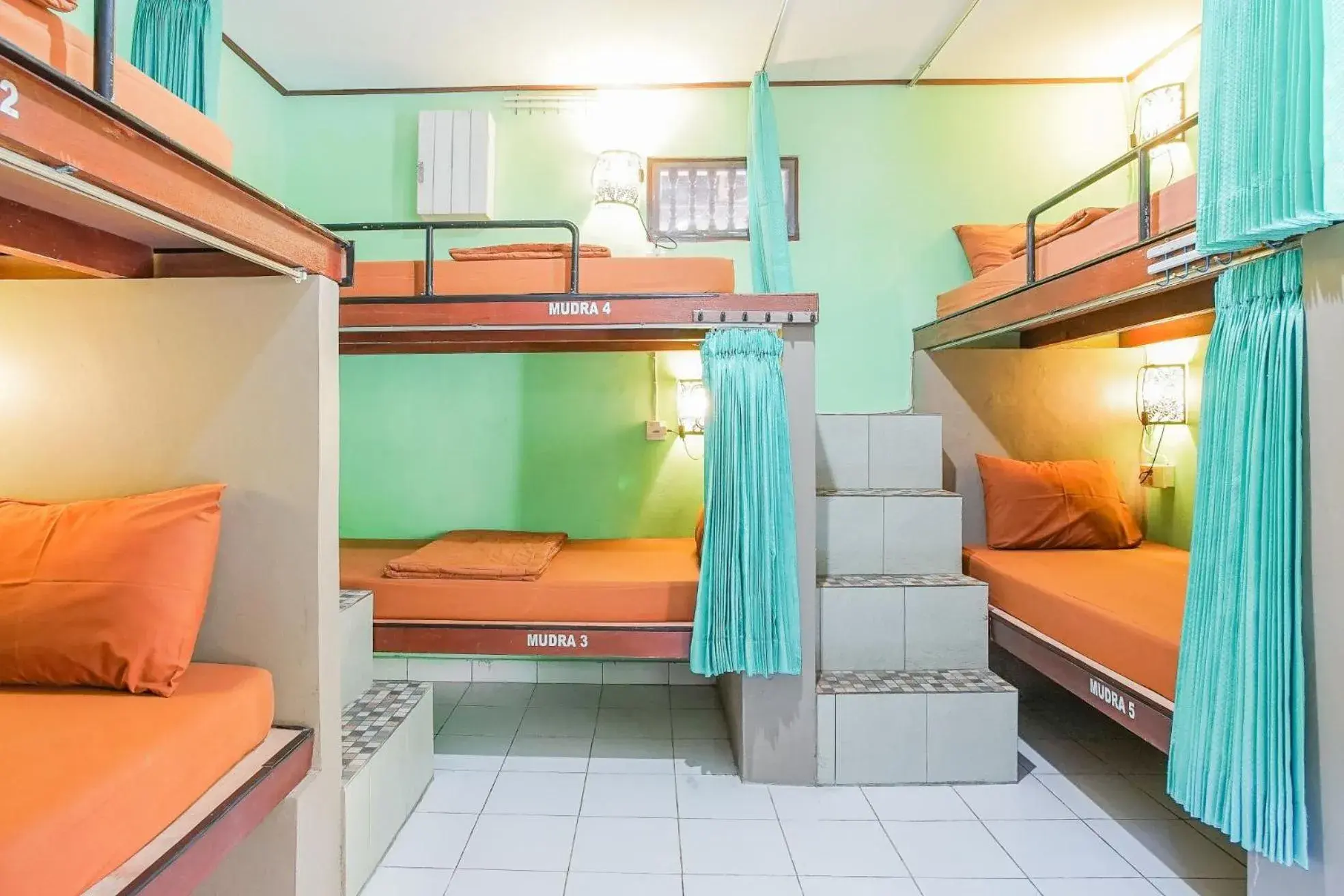 Bed in 6-Bed Mixed Dormitory Room in Padi-Padi Hostel & Bar Bed in 6-Bed Mixed Dormitory Room in Padi-Padi Hostel & Bar