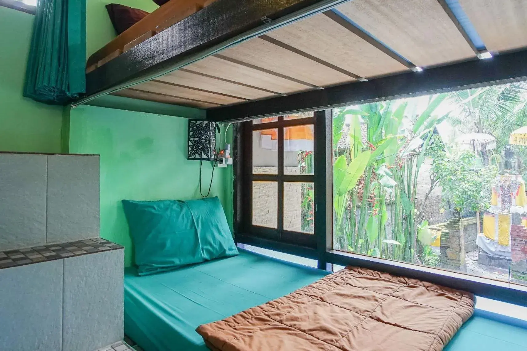 Bed in 4-Bed Mixed Dormitory Room in Padi-Padi Hostel & Bar Bed in 4-Bed Mixed Dormitory Room in Padi-Padi Hostel & Bar