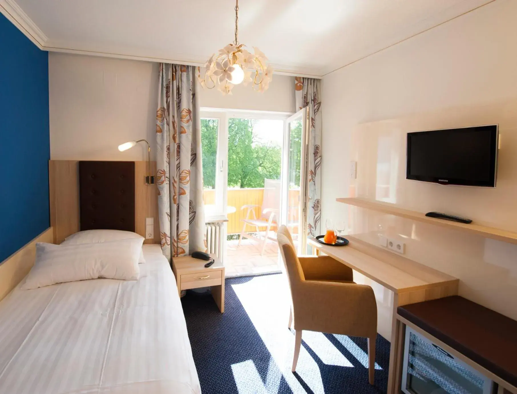 Single Room with Balcony - single occupancy in Hotel Ochsen Single Room with Balcony - single occupancy in Hotel Ochsen