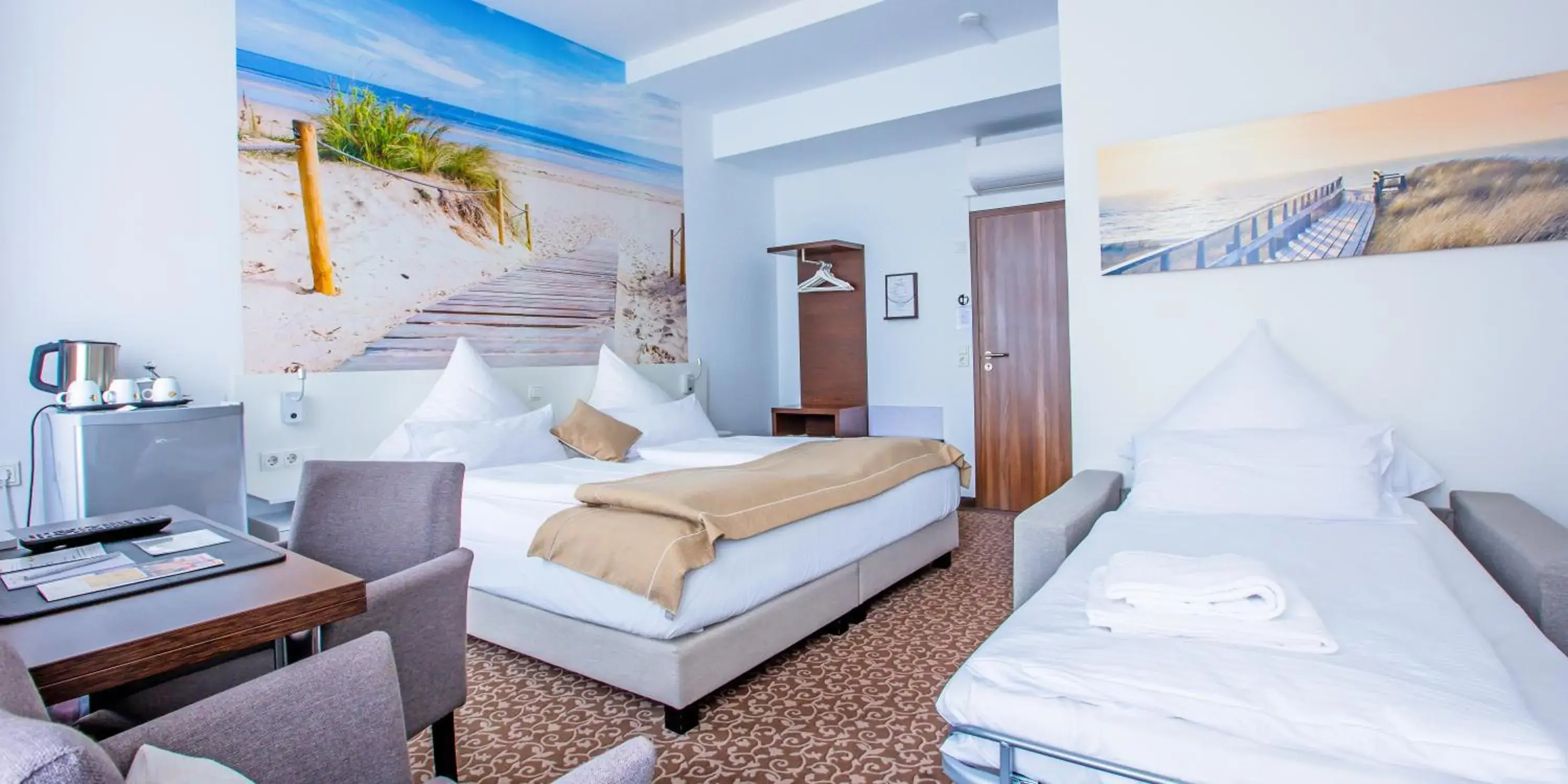 Comfort Triple Room in Hotel Das Kronprinz Comfort Triple Room in Hotel Das Kronprinz