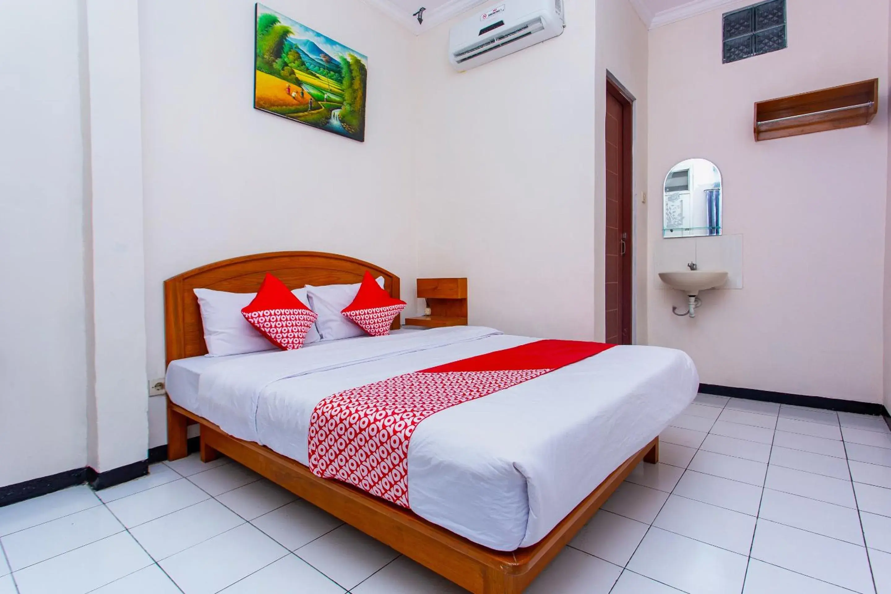 Standard Double Room in Hotel Karangsalam Indah Near Stasiun Purwokerto Mitra RedDoorz Standard Double Room in Hotel Karangsalam Indah Near Stasiun Purwokerto Mitra RedDoorz