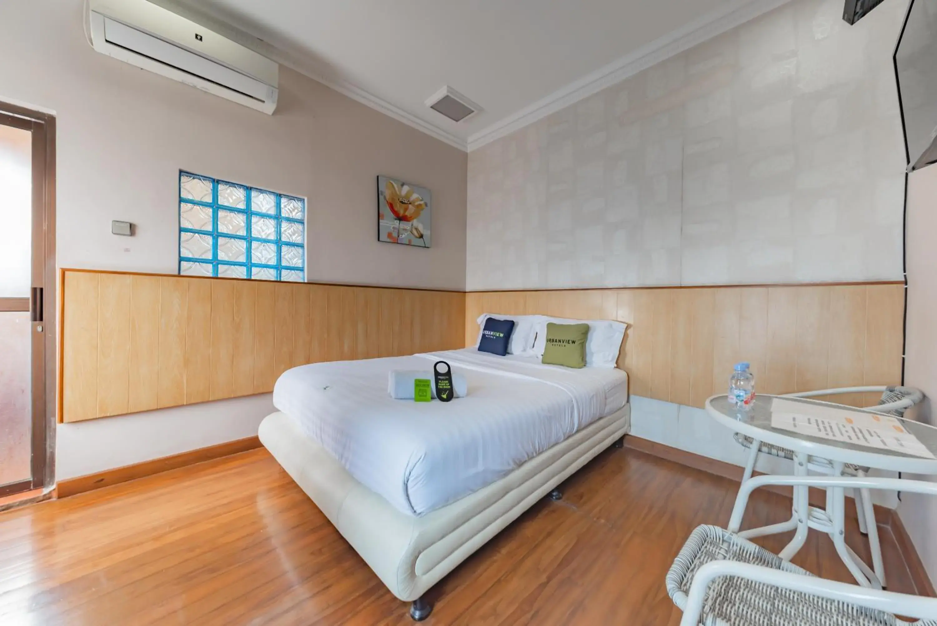 Standard Double Room in Urbanview Hotel Villa Surya Bandung Standard Double Room in Urbanview Hotel Villa Surya Bandung