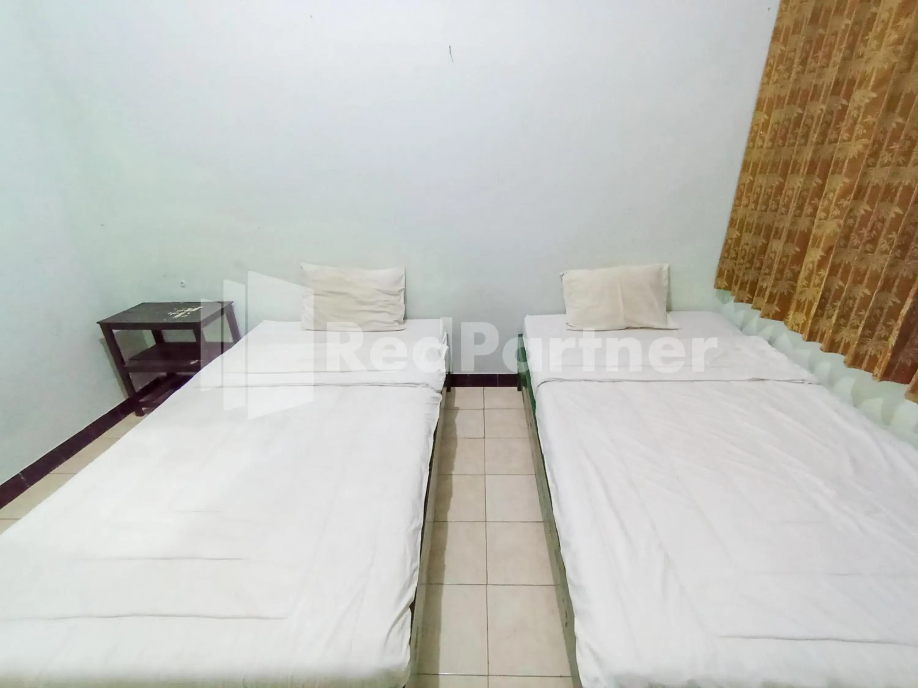 Standard Twin Room in Orange inn RedPartner Madiun Standard Twin Room in Orange inn RedPartner Madiun