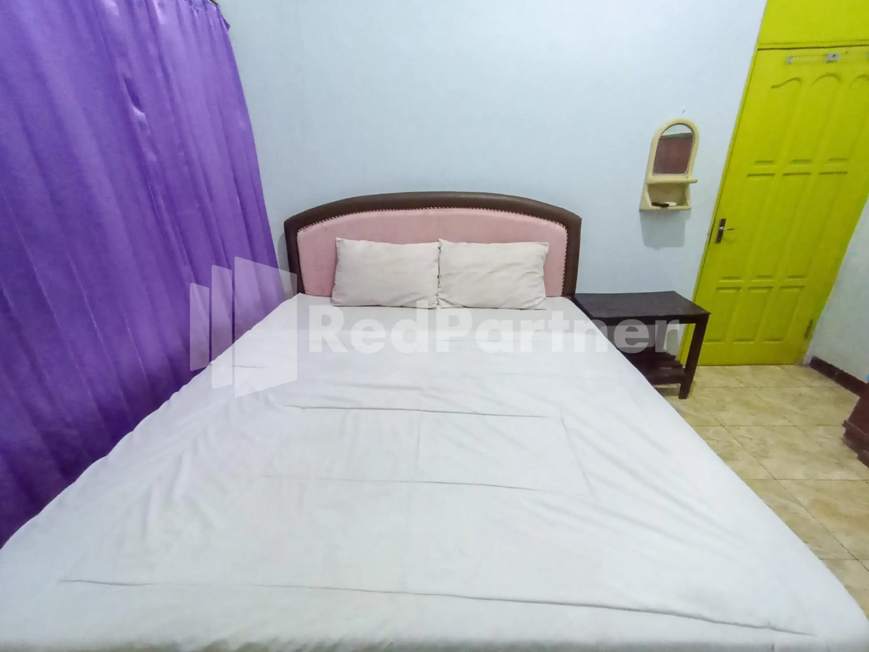 Standard Double Room in Orange inn RedPartner Madiun Standard Double Room in Orange inn RedPartner Madiun