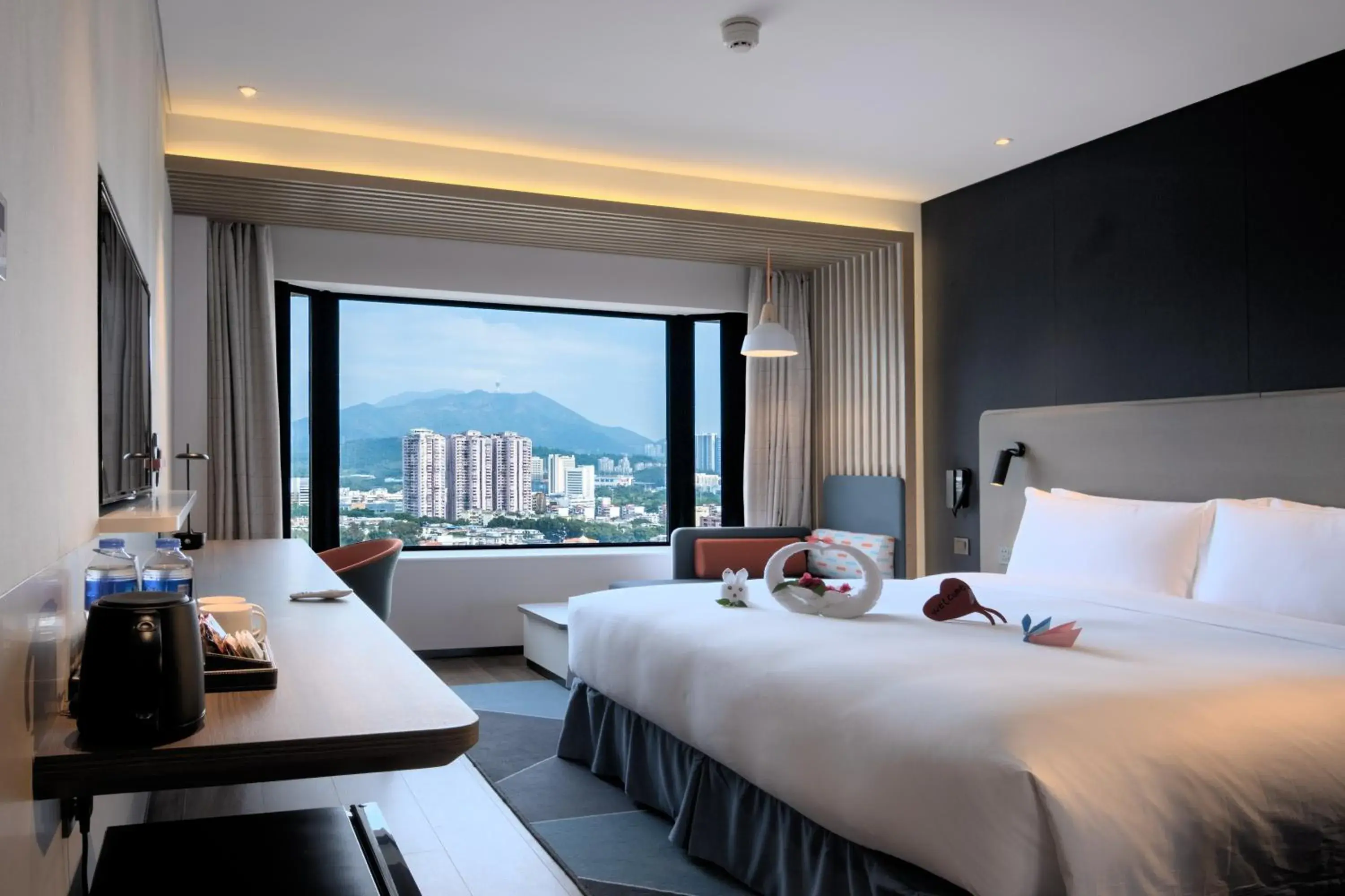 Standard King Room - Disability Access in Holiday Inn Express Shenzhen Dongmen by IHG Standard King Room - Disability Access in Holiday Inn Express Shenzhen Dongmen by IHG