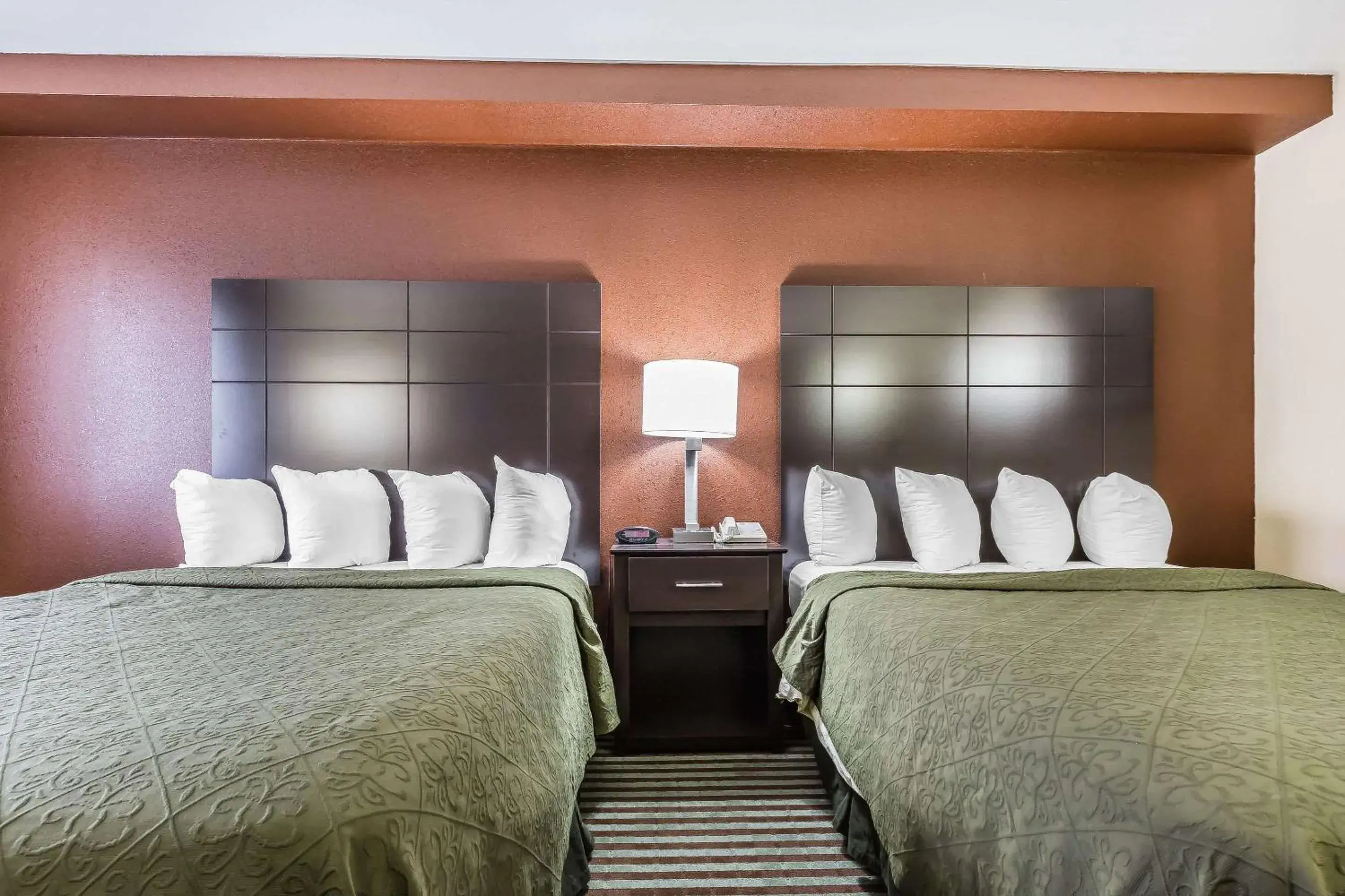 Queen Room with Two Queen Beds - Non-Smoking in Quality Inn Mount Vernon, IL Queen Room with Two Queen Beds - Non-Smoking in Quality Inn Mount Vernon, IL