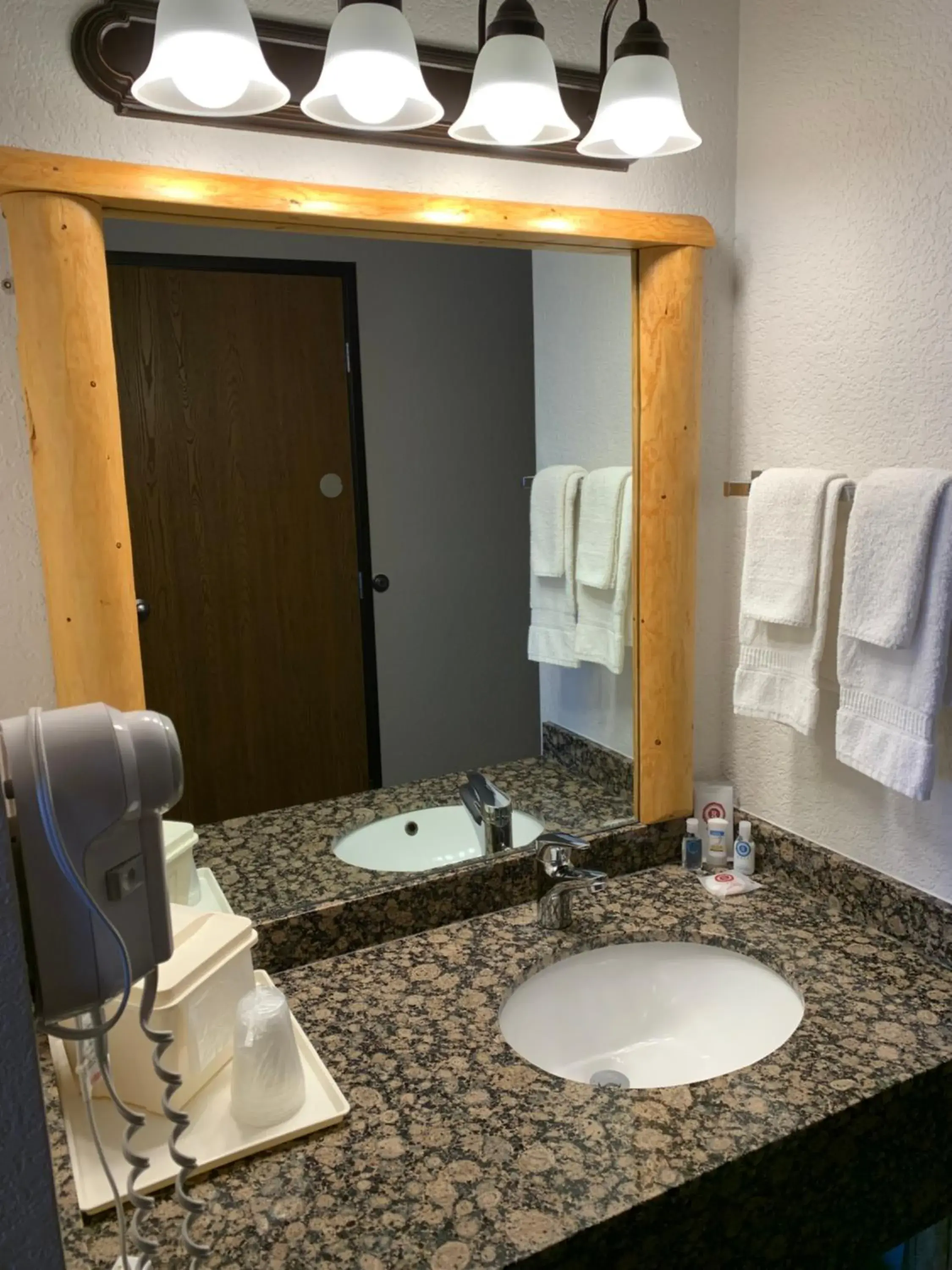 King Room - Accessible/Non-Smoking in The Antler Lodge - Gardiner King Room - Accessible/Non-Smoking in The Antler Lodge - Gardiner