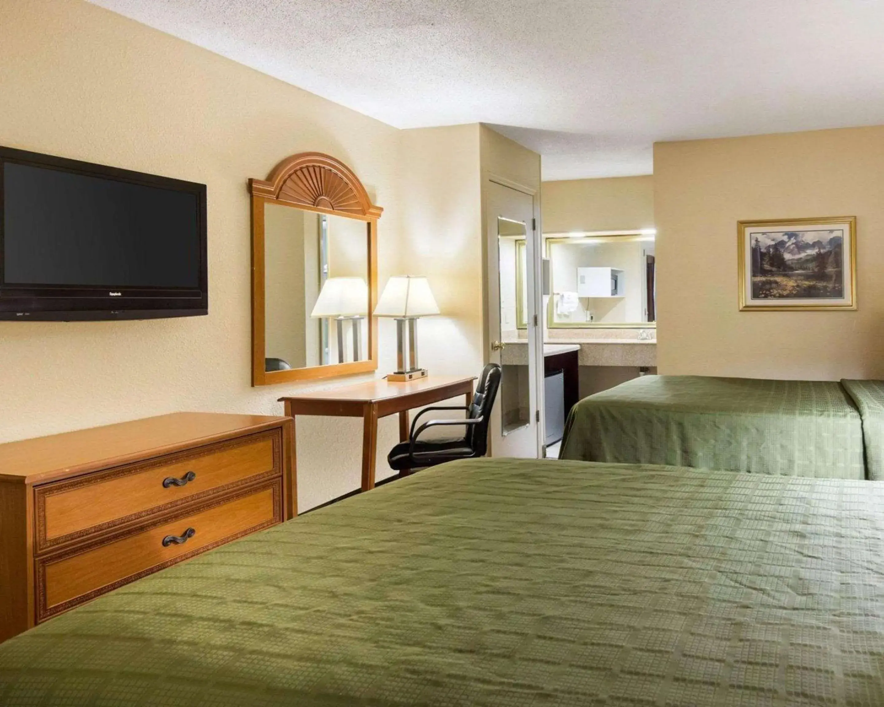 Double Room with Two Double Beds - Non-Smoking in Quality Inn South Hill I-85 Double Room with Two Double Beds - Non-Smoking in Quality Inn South Hill I-85