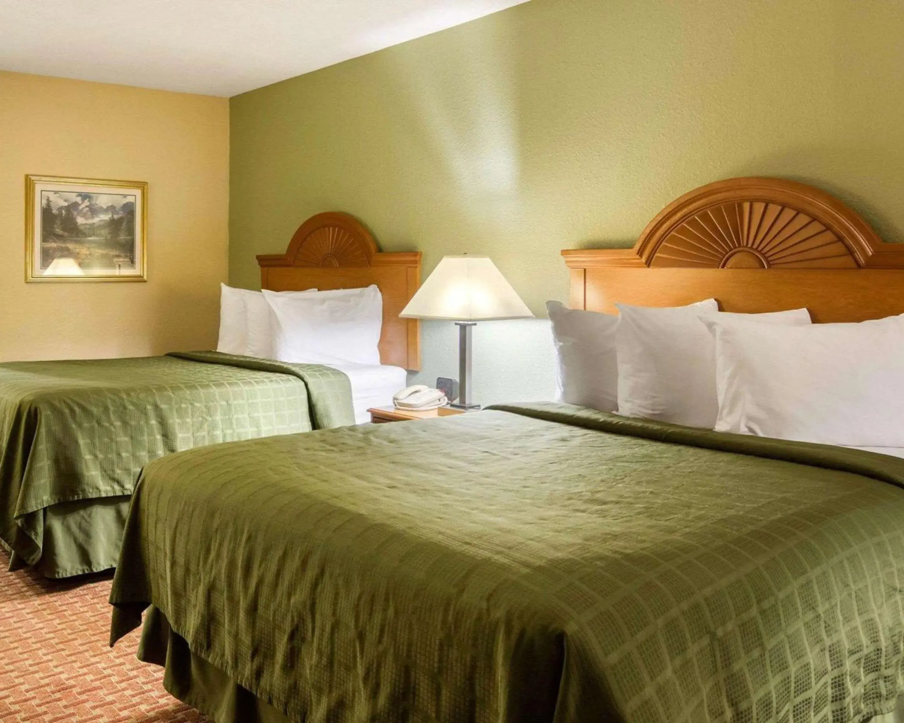 Double Room with Two Double Beds - Smoking in Quality Inn South Hill I-85 Double Room with Two Double Beds - Smoking in Quality Inn South Hill I-85