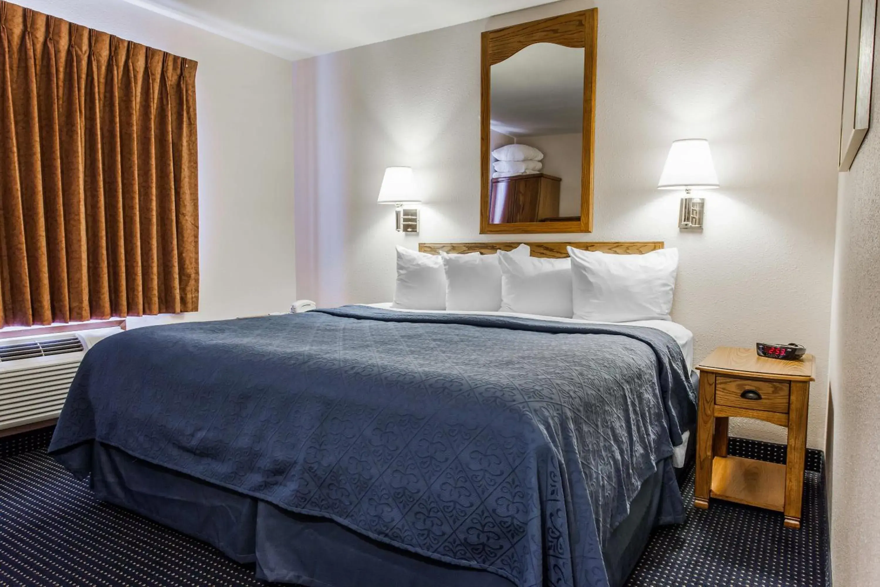 King Room - Non-Smoking in Quality Inn & Suites Goldendale King Room - Non-Smoking in Quality Inn & Suites Goldendale