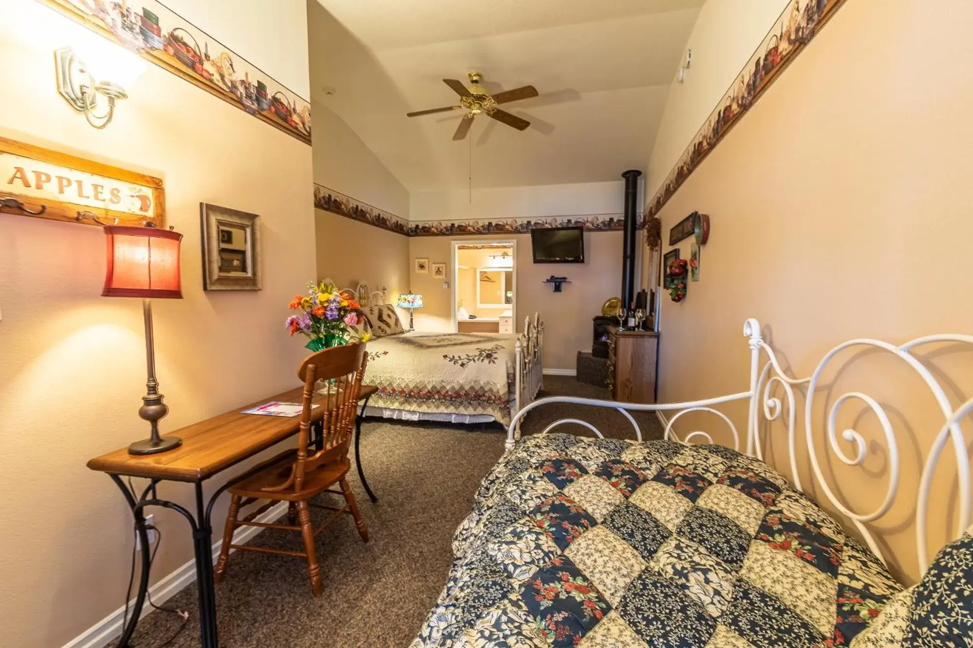 Deluxe Triple Room in Apples Bed and Breakfast Inn Deluxe Triple Room in Apples Bed and Breakfast Inn