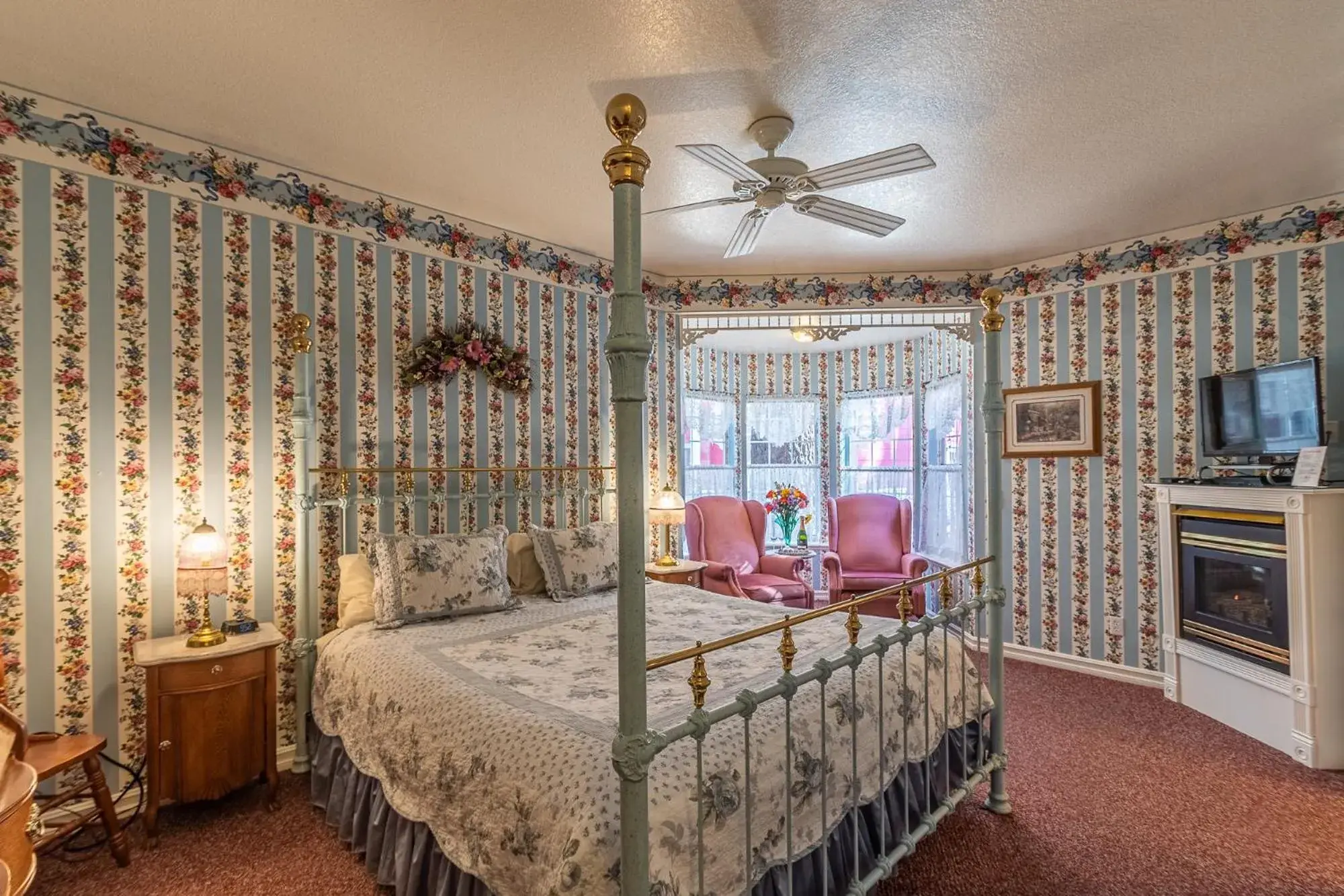 Deluxe Suite in Apples Bed and Breakfast Inn Deluxe Suite in Apples Bed and Breakfast Inn