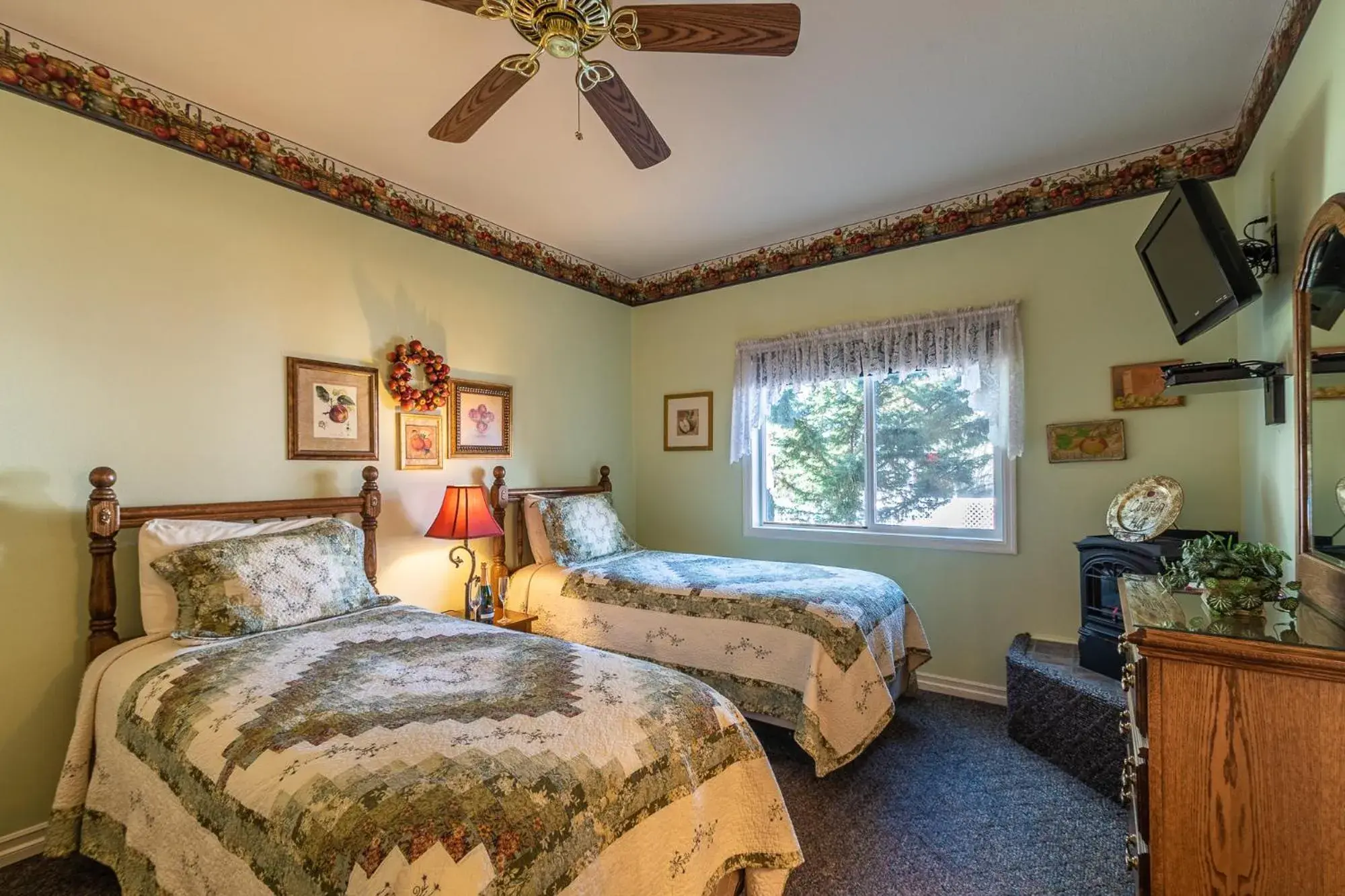 Standard Twin Room in Apples Bed and Breakfast Inn Standard Twin Room in Apples Bed and Breakfast Inn