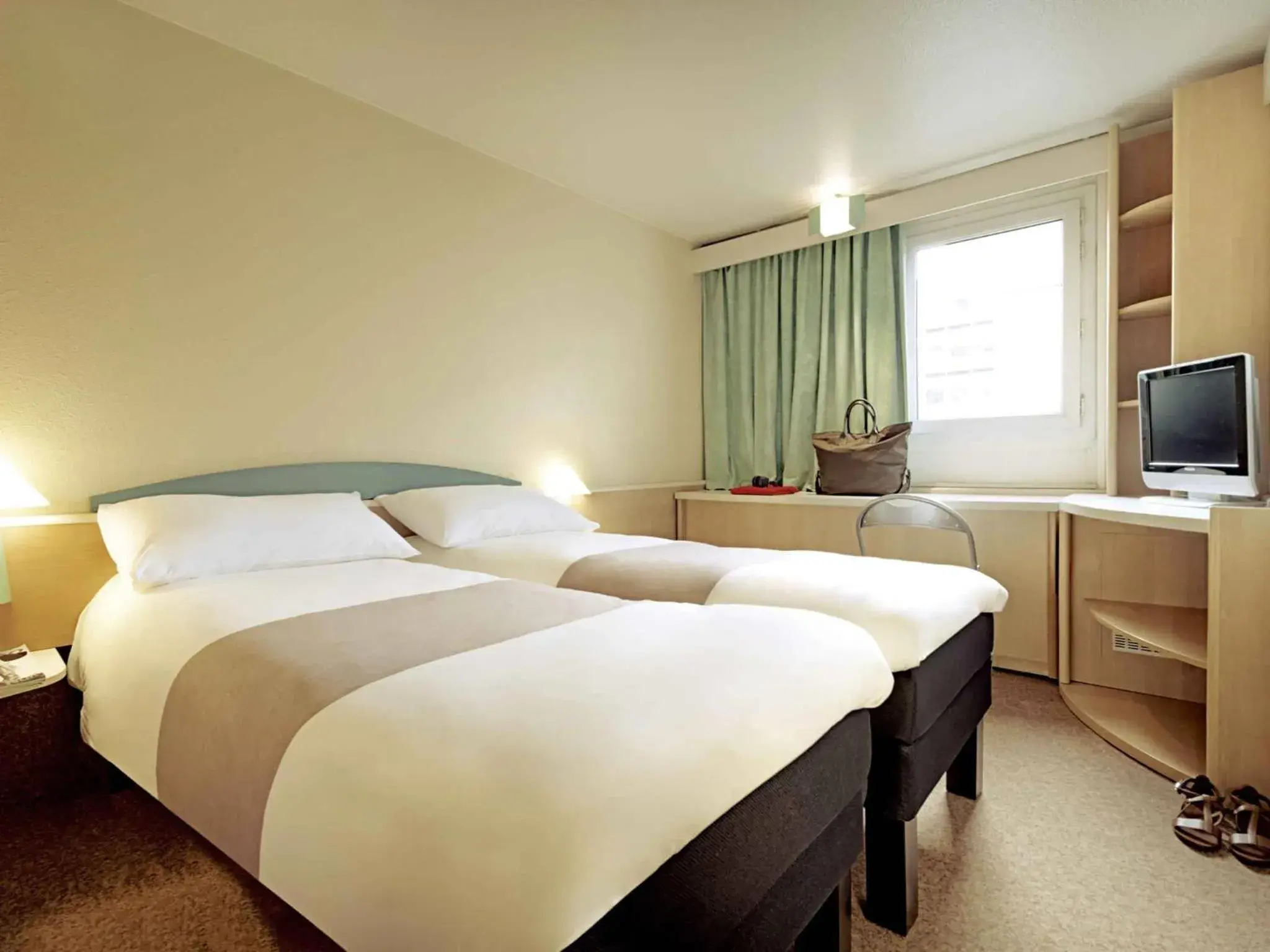 Twin Room in ibis Augsburg Koenigsplatz Twin Room in ibis Augsburg Koenigsplatz