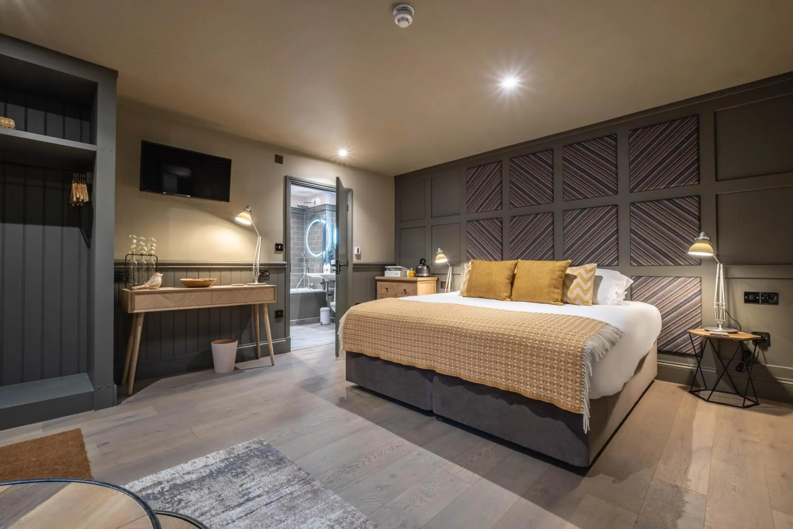 Double or Twin Room - Disability Access in The Three Blackbirds Double or Twin Room - Disability Access in The Three Blackbirds