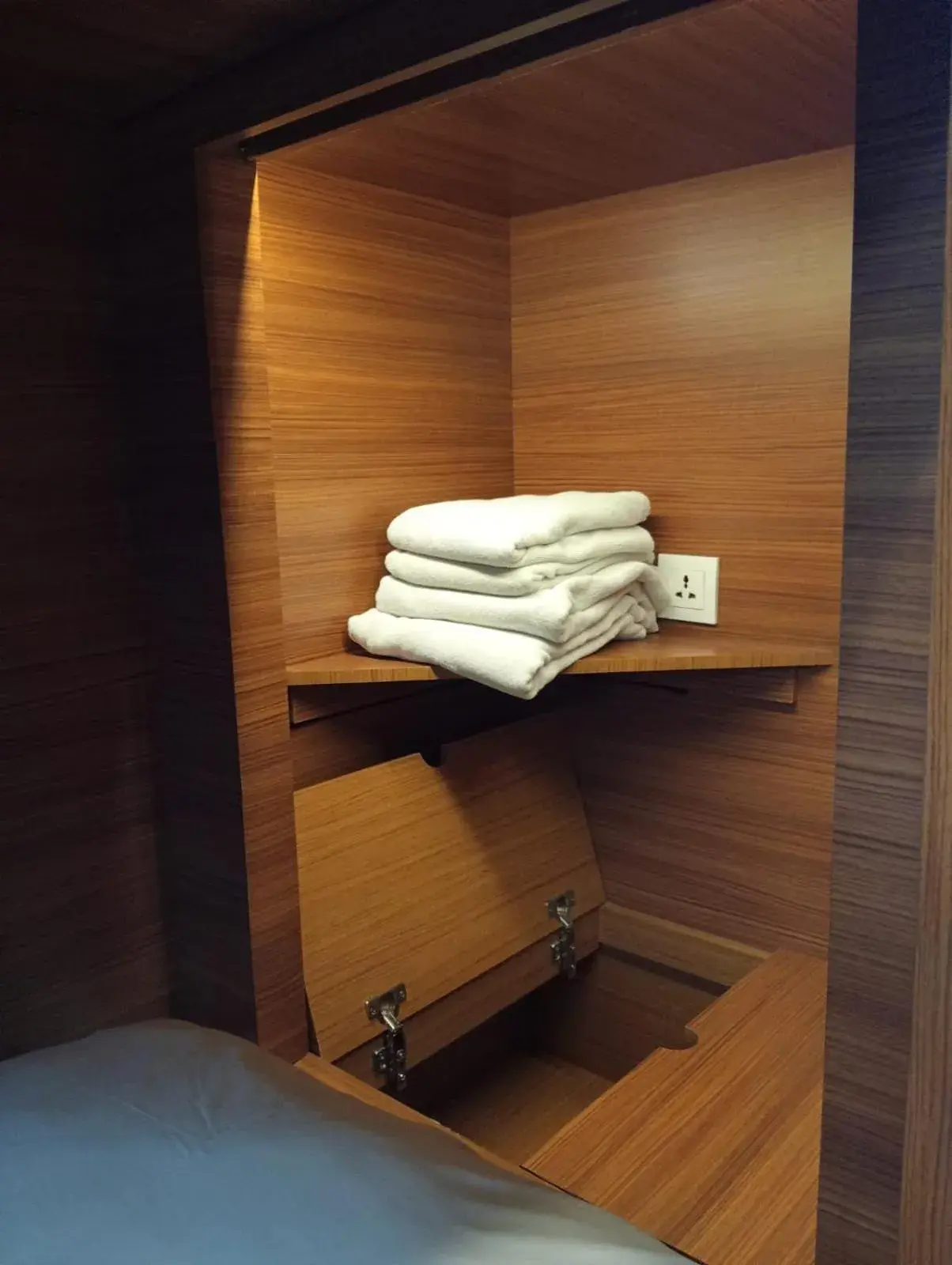 4-Bed Mixed Dormitory Room in Liberta Malioboro South 4-Bed Mixed Dormitory Room in Liberta Malioboro South